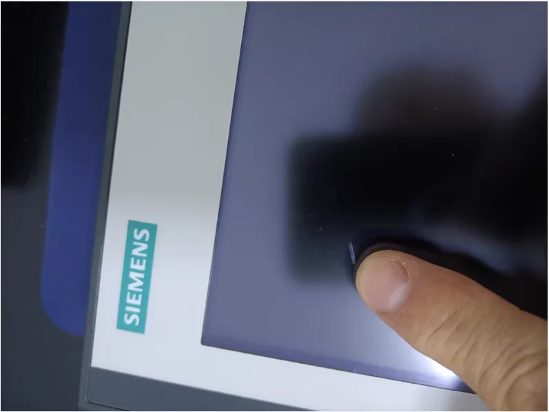700IEV3 touch screen, the appearance is slightly scratched, relatively new, with power terminal,
700IEV3 touch screen, the appearance is slightly scratched, relatively new, with power terminal,