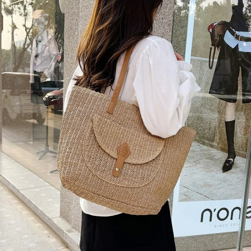 Popular Leather Handbag For Ladies, High Quality Tote Bag Style, Elegant Messenger Design For Any Occasion
Popular Leather Handbag For Ladies, High Quality Tote Bag Style, Elegant Messenger Design For Any Occasion