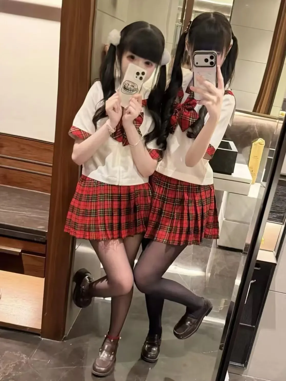 Scotland Red Plaid Short Sleeve Uniform Set with Bow Knot Cartoon Style High Waist Pleated Skirt for Young Women Summer Fashion
Scotland Red Plaid Short Sleeve Uniform Set with Bow Knot Cartoon Style High Waist Pleated Skirt for Young Women Summer Fashion