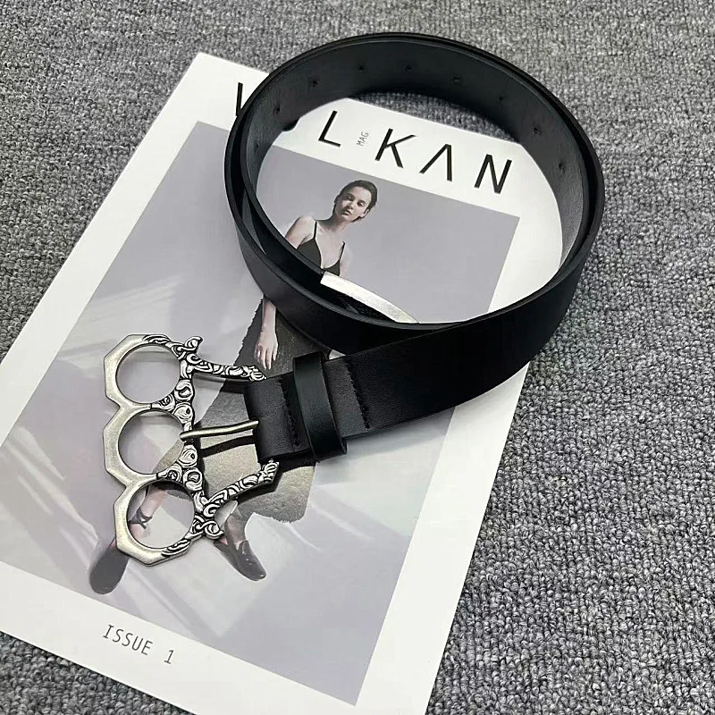 Дизайнерские ремни с латунной пряжкой для мужчин и женщин, роскошные Y2K женские талии, черные джинсы из искусственной кожи для девочек, пояс-корсет в стиле панк, готический
Дизайнерские ремни с латунной пряжкой для мужчин и женщин, роскошные Y2K женские талии, черные джинсы из искусственной кожи для девочек, пояс-корсет в стиле панк, готический