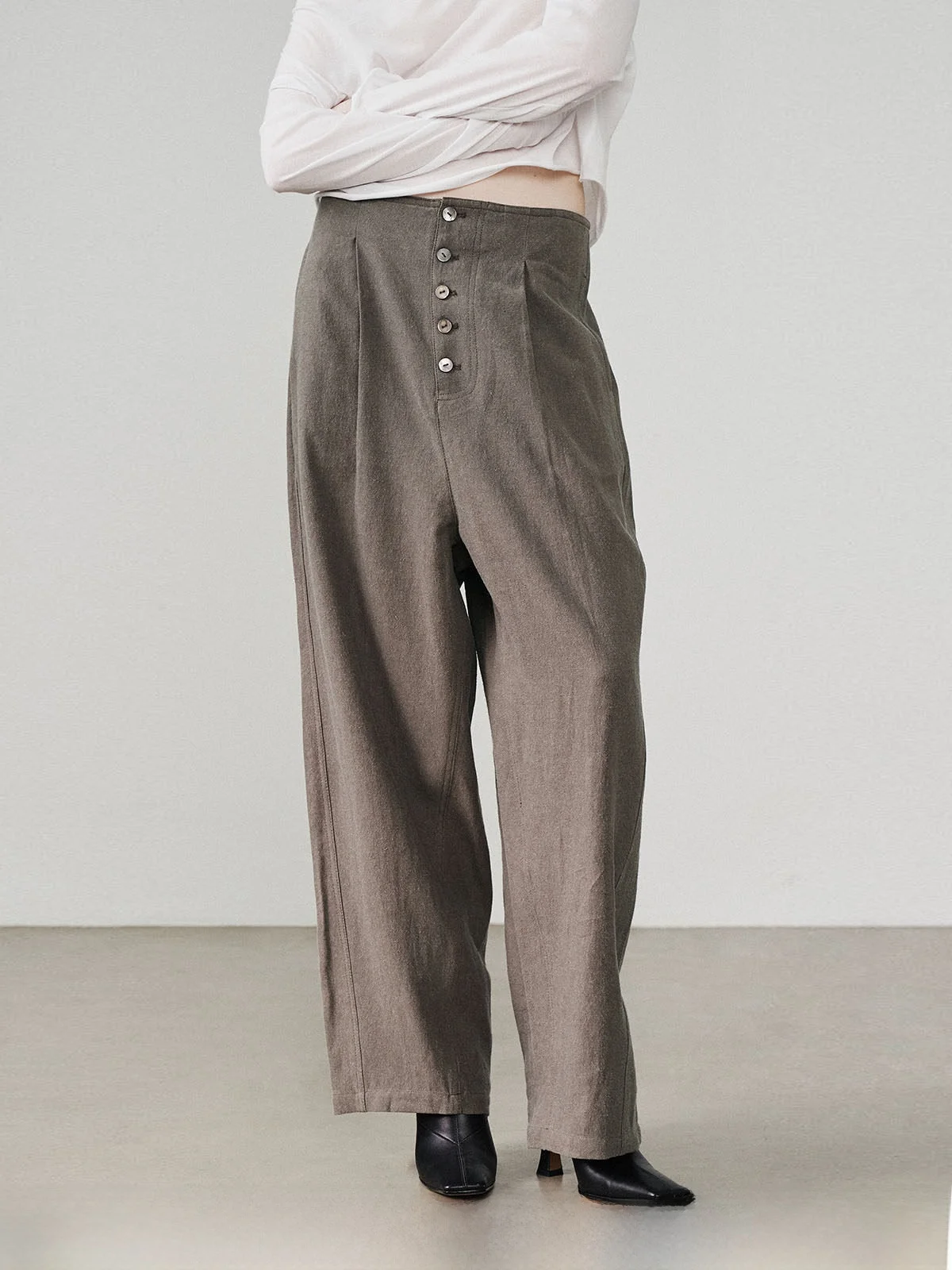 Comfortable High Waist Straight Leg Casual Pants SOFOON Five Button Design Easy to Wear Pred Pleat Front Sle for Ladies
Comfortable High Waist Straight Leg Casual Pants SOFOON Five Button Design Easy to Wear Pred Pleat Front Sle for Ladies