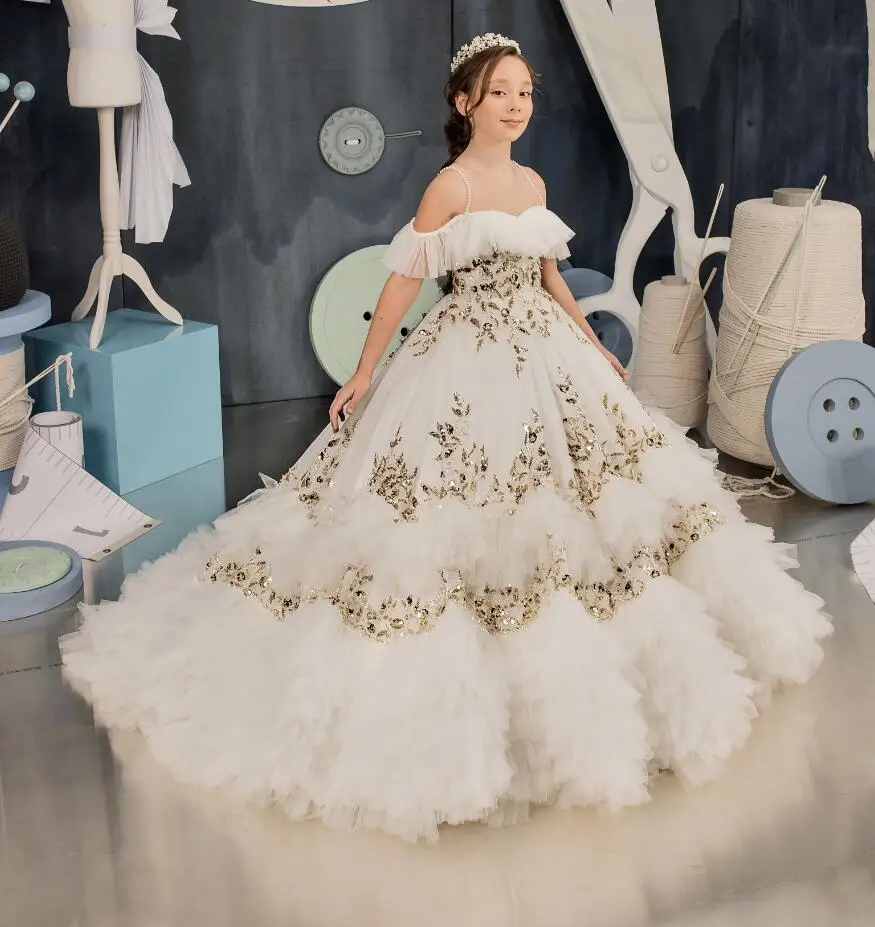 New Ivory Flower Girl Dress with Gold Sequins Decoration Off the Shoulder First Communion Dress Long Train Girls Costumes
New Ivory Flower Girl Dress with Gold Sequins Decoration Off the Shoulder First Communion Dress Long Train Girls Costumes