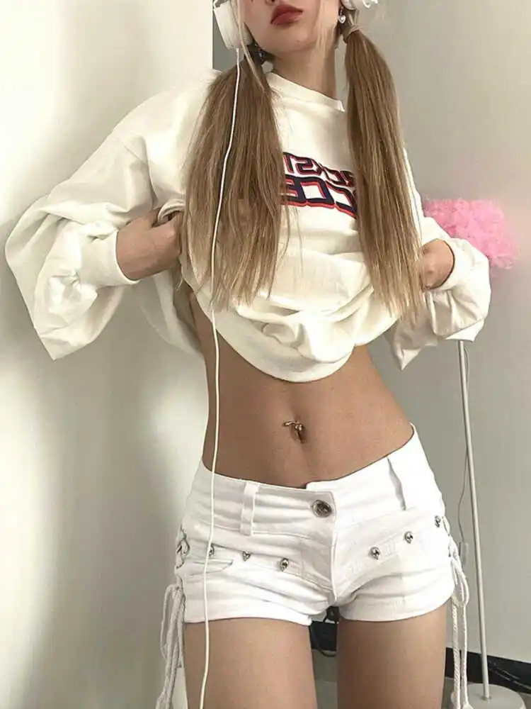 Y2K Retro Rivet Design Belted Denim Super Shorts Women Low Waist Spicy Slim Fit Hot Pants Summer Cool Feeling Deep Color
Y2K Retro Rivet Design Belted Denim Super Shorts Women Low Waist Spicy Slim Fit Hot Pants Summer Cool Feeling Deep Color