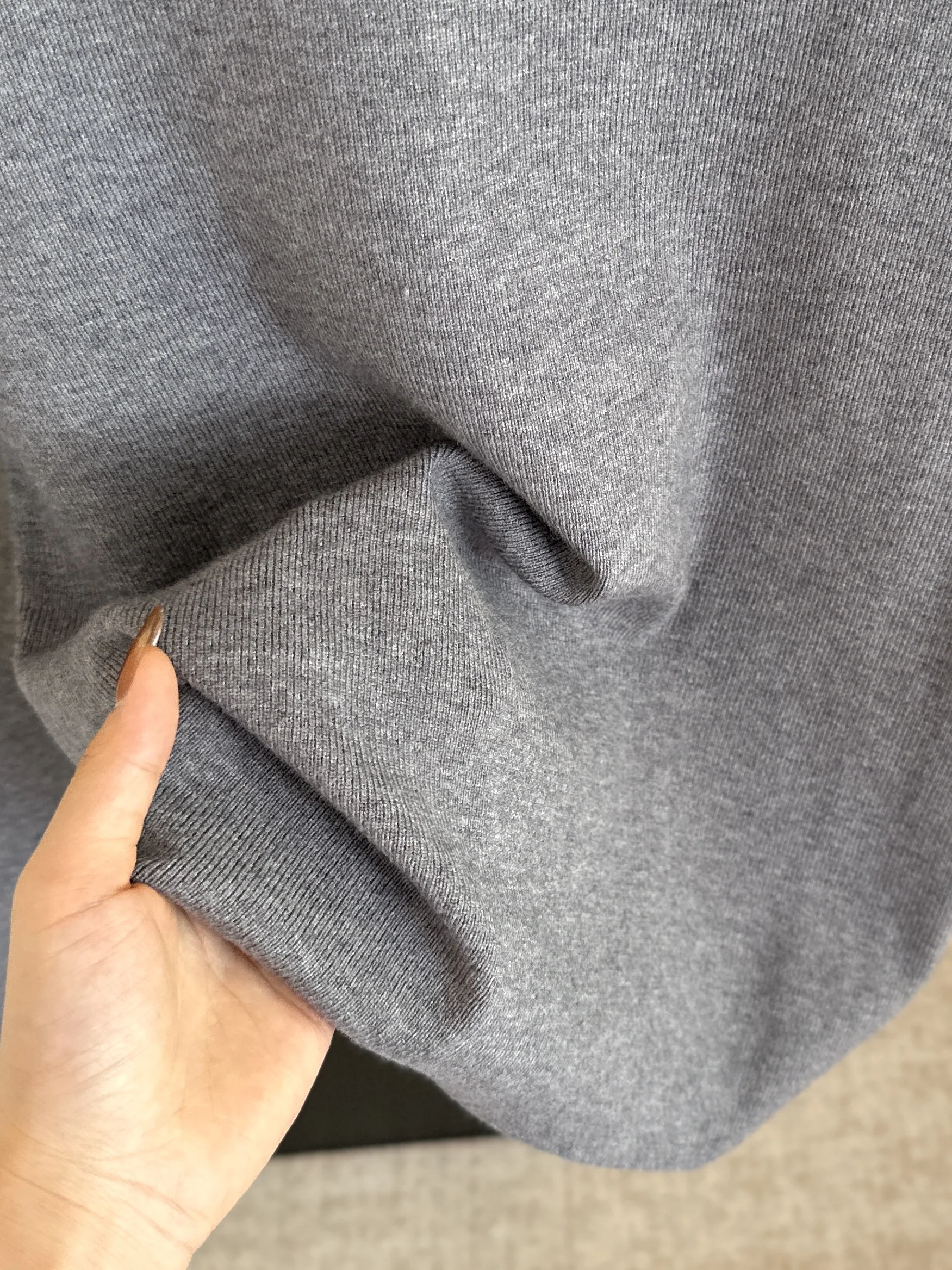 Женский облегающий вязаный свитер с круглым вырезом и длинными рукавами, в полоску, для осени и зимы, теплый термобелье, базовый слой, модный.
Женский облегающий вязаный свитер с круглым вырезом и длинными рукавами, в полоску, для осени и зимы, теплый термобелье, базовый слой, модный.