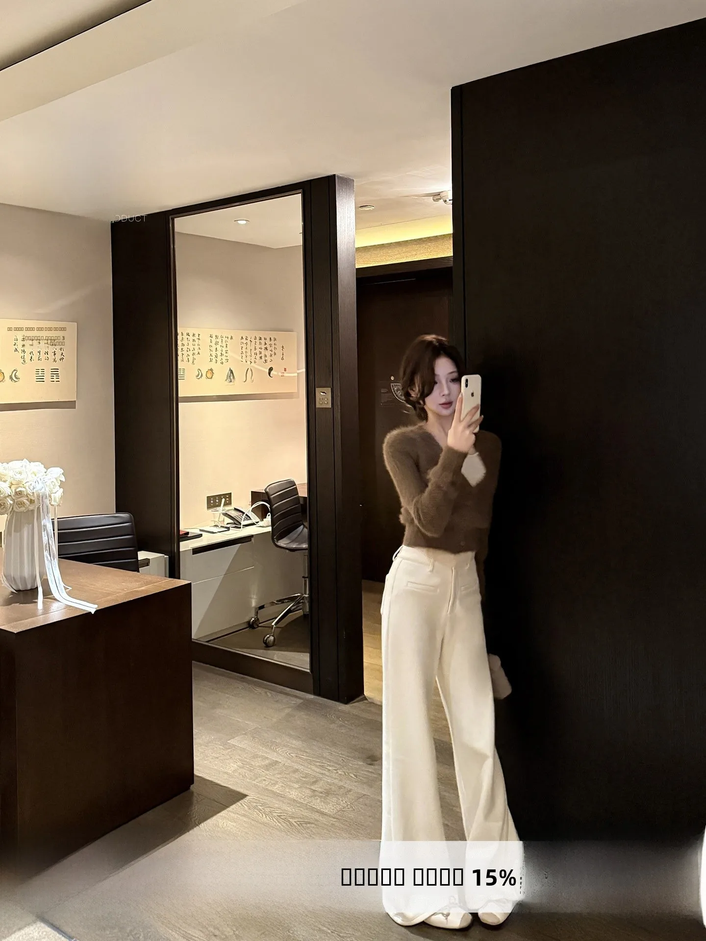 Удобные женские повседневные брюки из молочного шелка свободного кроя, зимние длинные брюки в стиле High Street, из высококачественных материалов
Удобные женские повседневные брюки из молочного шелка свободного кроя, зимние длинные брюки в стиле High Street, из высококачественных материалов