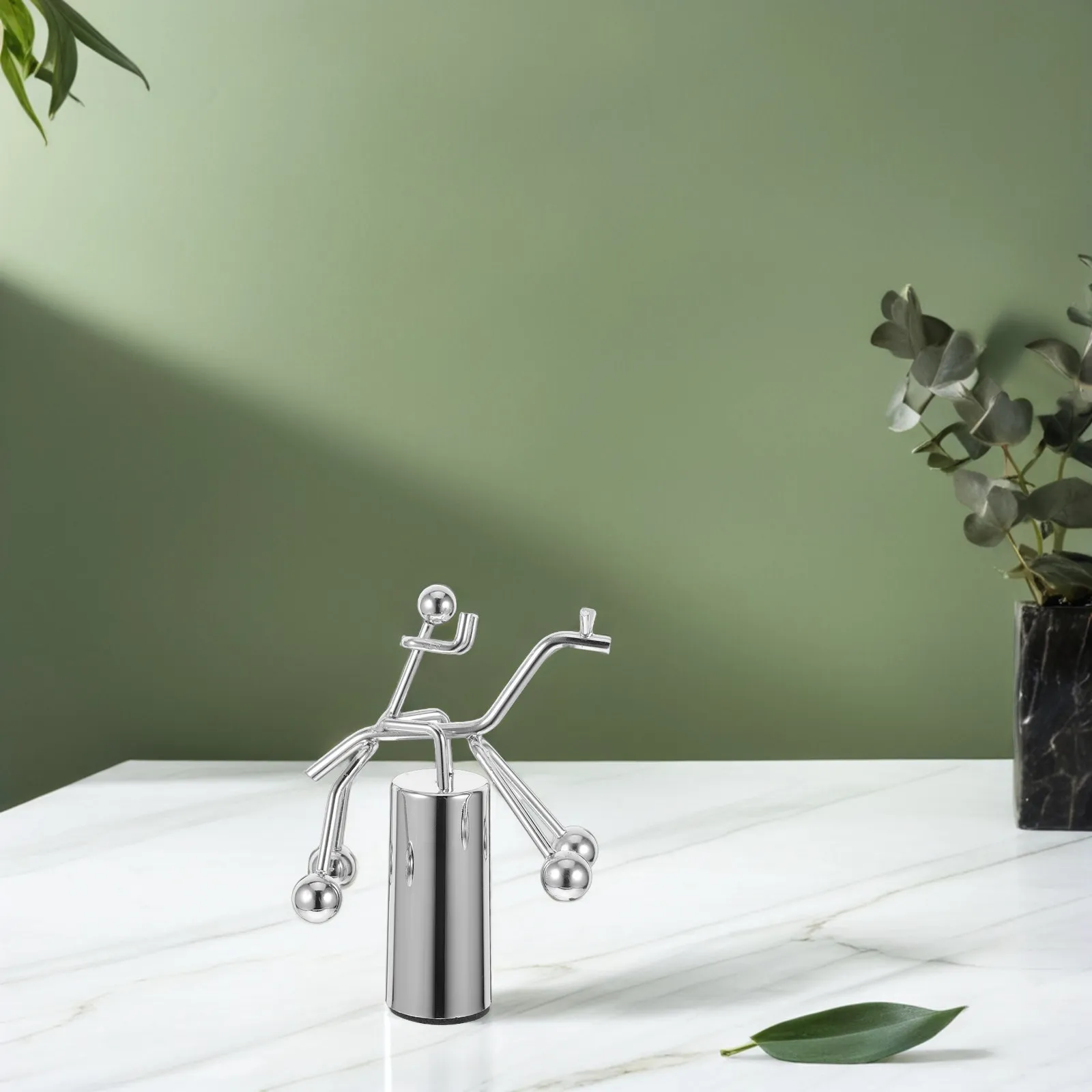 Балансирующий шар-тумблер из кованого железа для декора рабочего стола, украшение для дома и офиса
Балансирующий шар-тумблер из кованого железа для декора рабочего стола, украшение для дома и офиса