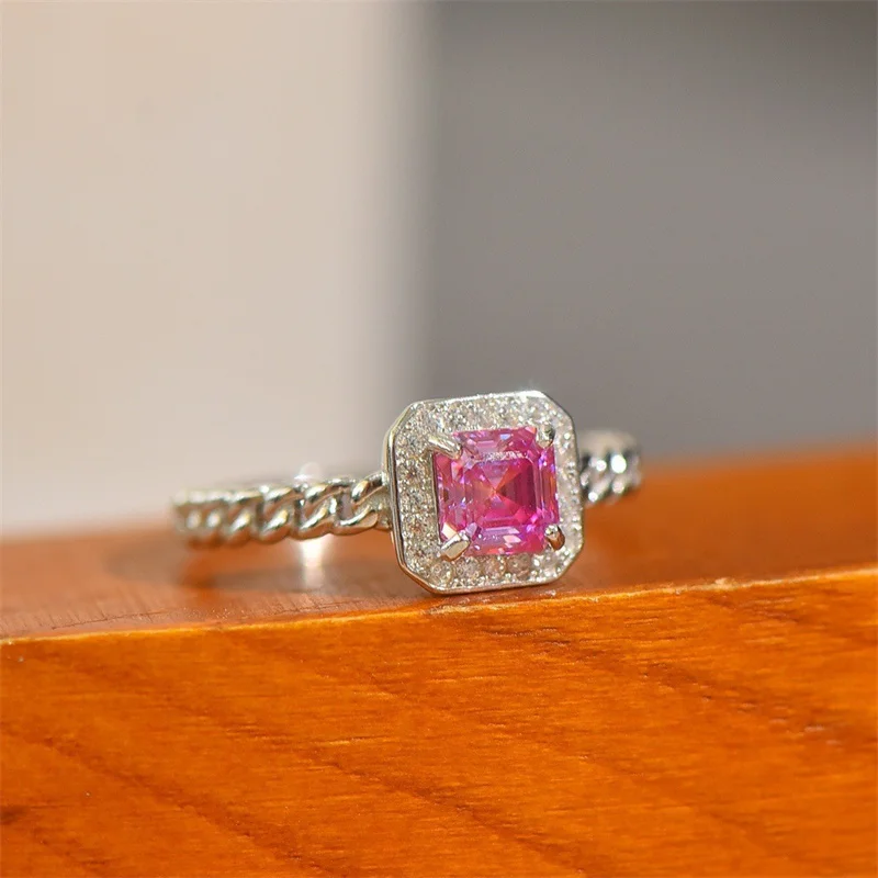 ZFSILVER Fashion s925 Silver Classic Moissanite Design Weave Pink Rectangle Ring Women Charms Wedding Party Jewelry Gift KMR1027
ZFSILVER Fashion s925 Silver Classic Moissanite Design Weave Pink Rectangle Ring Women Charms Wedding Party Jewelry Gift KMR1027
