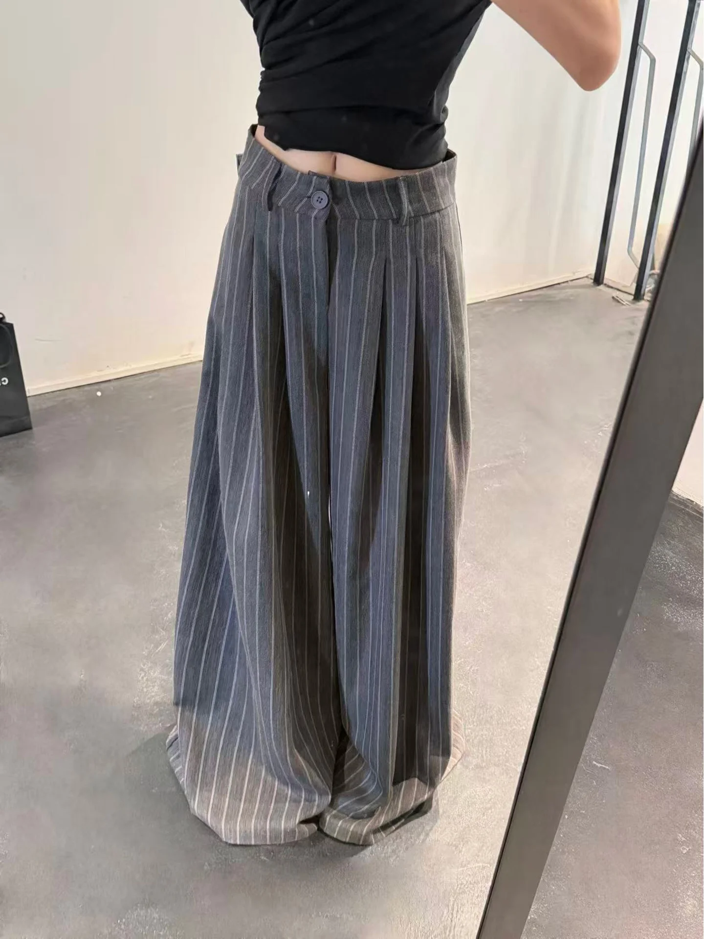 LiLi Miss Li Grey Stripe Wide Leg Pants High Waist Drapey Suit Casual Style Women's Fashion Spring Collection China Made
LiLi Miss Li Grey Stripe Wide Leg Pants High Waist Drapey Suit Casual Style Women's Fashion Spring Collection China Made