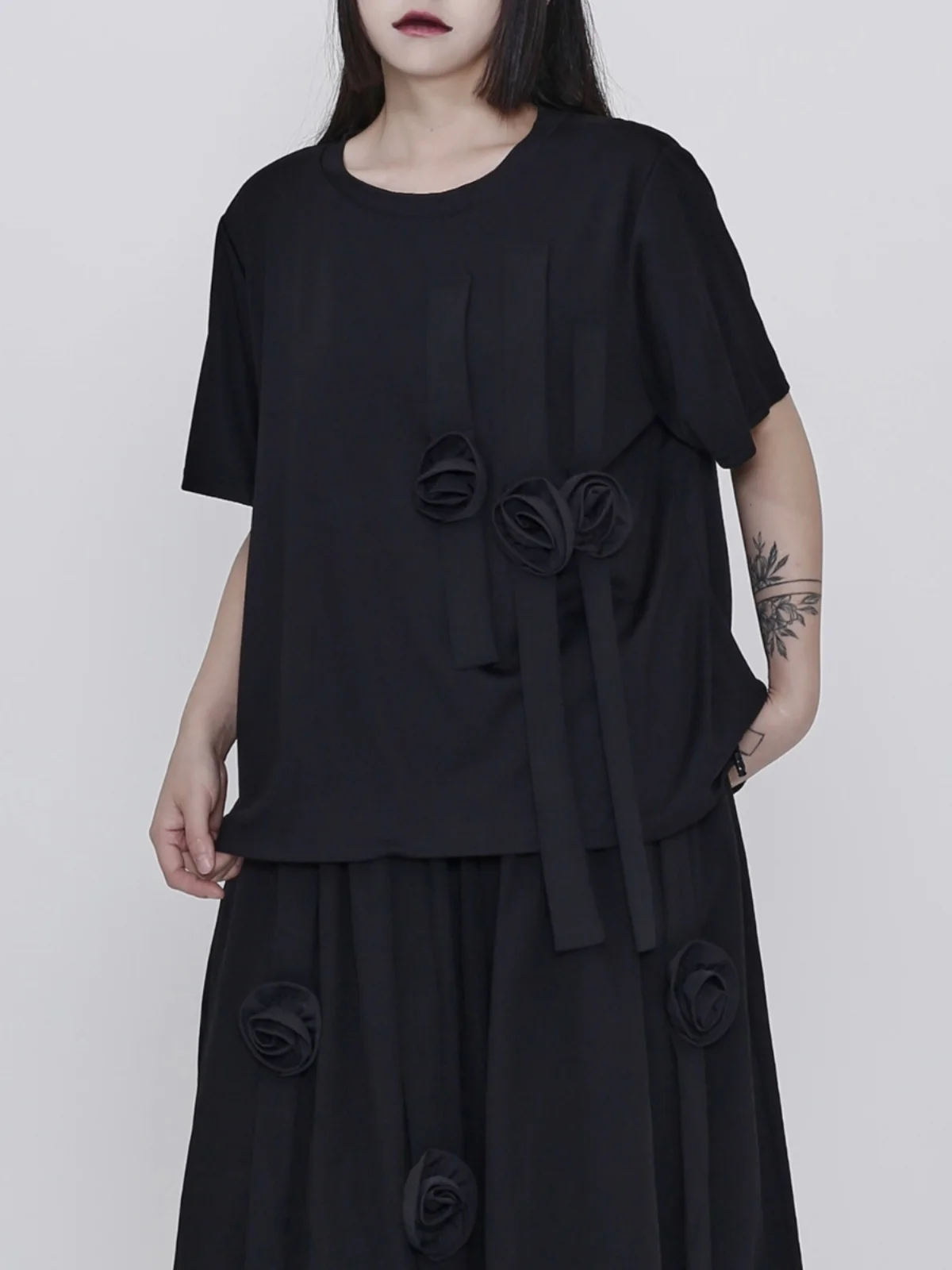 Summer New Loose Women's T-shirt Short Sleeve 3D Flower Design Street Style Regular Length Casual Comfortable Fit T-shirt
Summer New Loose Women's T-shirt Short Sleeve 3D Flower Design Street Style Regular Length Casual Comfortable Fit T-shirt