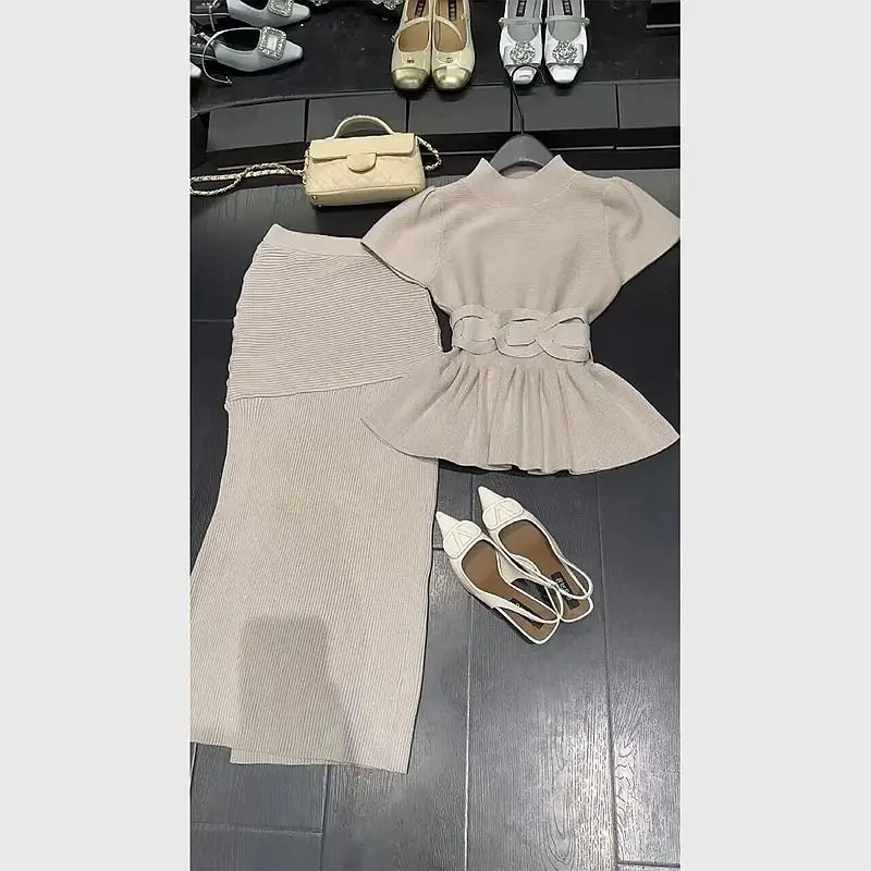Two Piece Sets Womens Outifits Summer New High-end Advanced Temperature Knitted Short-sleeved Top and Mid-length Slit Skirt
Two Piece Sets Womens Outifits Summer New High-end Advanced Temperature Knitted Short-sleeved Top and Mid-length Slit Skirt