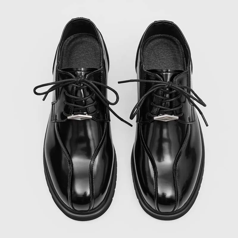 Men's Spring and Autumn New Shiny Lacquer Derby Shoes, niche design, metal decoration, blogger retro commuting versatile shoes
Men's Spring and Autumn New Shiny Lacquer Derby Shoes, niche design, metal decoration, blogger retro commuting versatile shoes