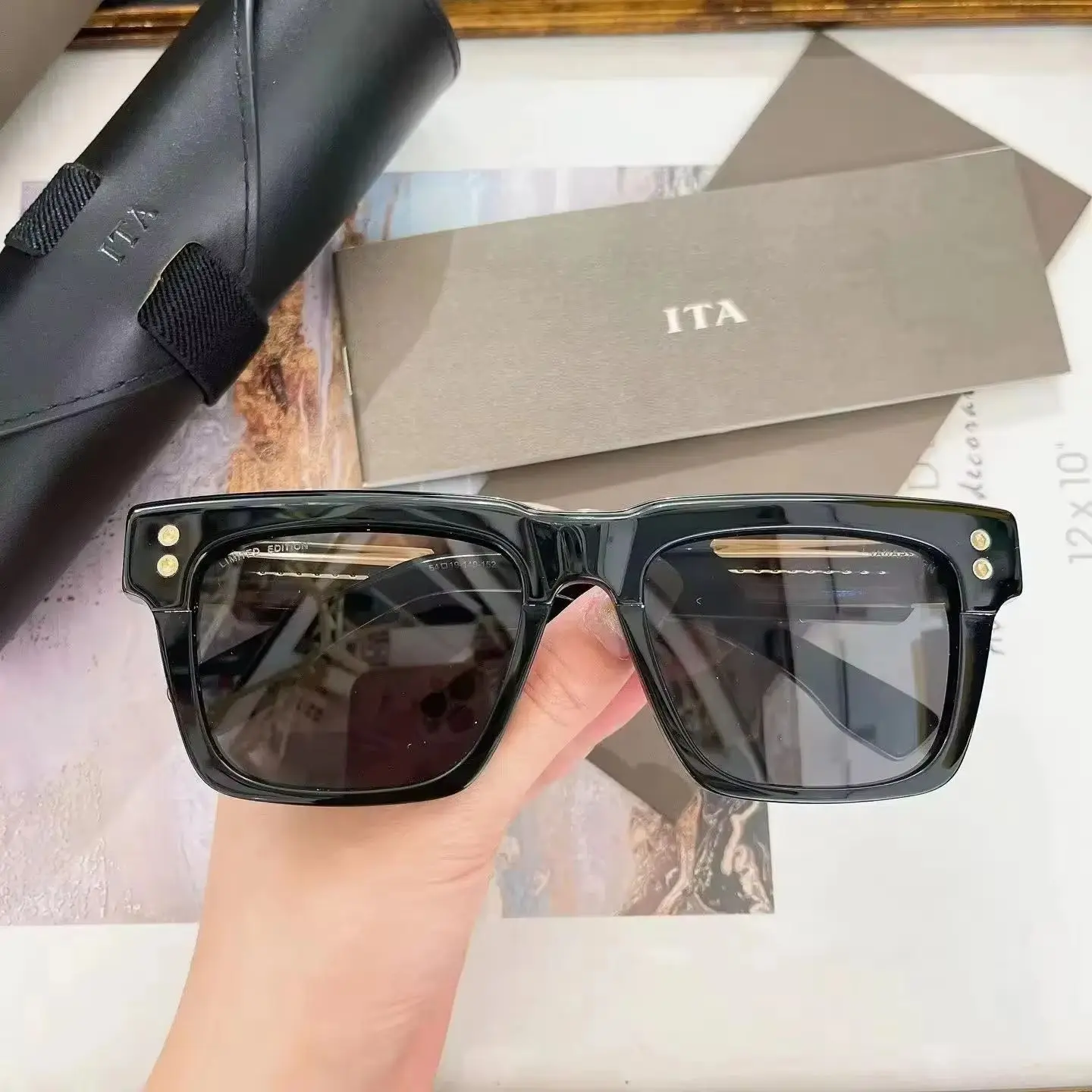 New ADITA DTS434 Top Quality Vintage Black Acetate Frame Womens Sunglasses Classic Casual Driving Anti-Glare Men's Sun Glasses
New ADITA DTS434 Top Quality Vintage Black Acetate Frame Womens Sunglasses Classic Casual Driving Anti-Glare Men's Sun Glasses