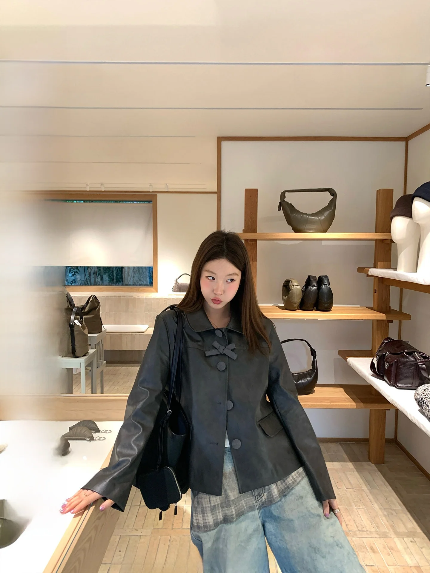 Ranwear Vintage Fashion Show Handmade Knot Doll Collar Windproof Warmth Eco-friendly Leather Jacket Outerwear
Ranwear Vintage Fashion Show Handmade Knot Doll Collar Windproof Warmth Eco-friendly Leather Jacket Outerwear