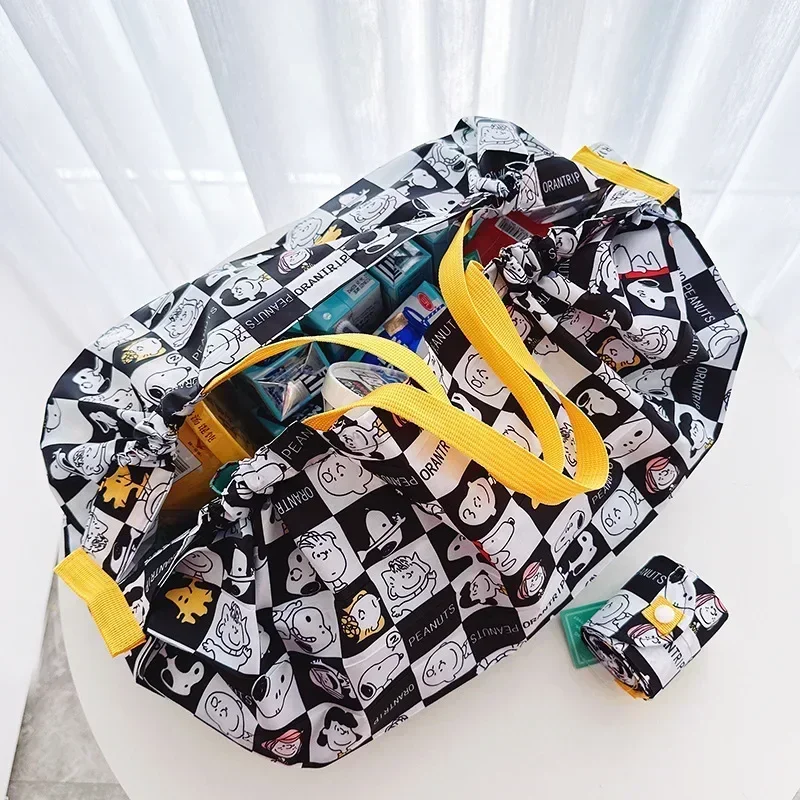 Japanese Snoopy Shoulder Bag Cartoon Folding Environmental Shopping Bag Bag Organ Pleated Handbag Shoulder Gift Bag 
Japanese Snoopy Shoulder Bag Cartoon Folding Environmental Shopping Bag Bag Organ Pleated Handbag Shoulder Gift Bag