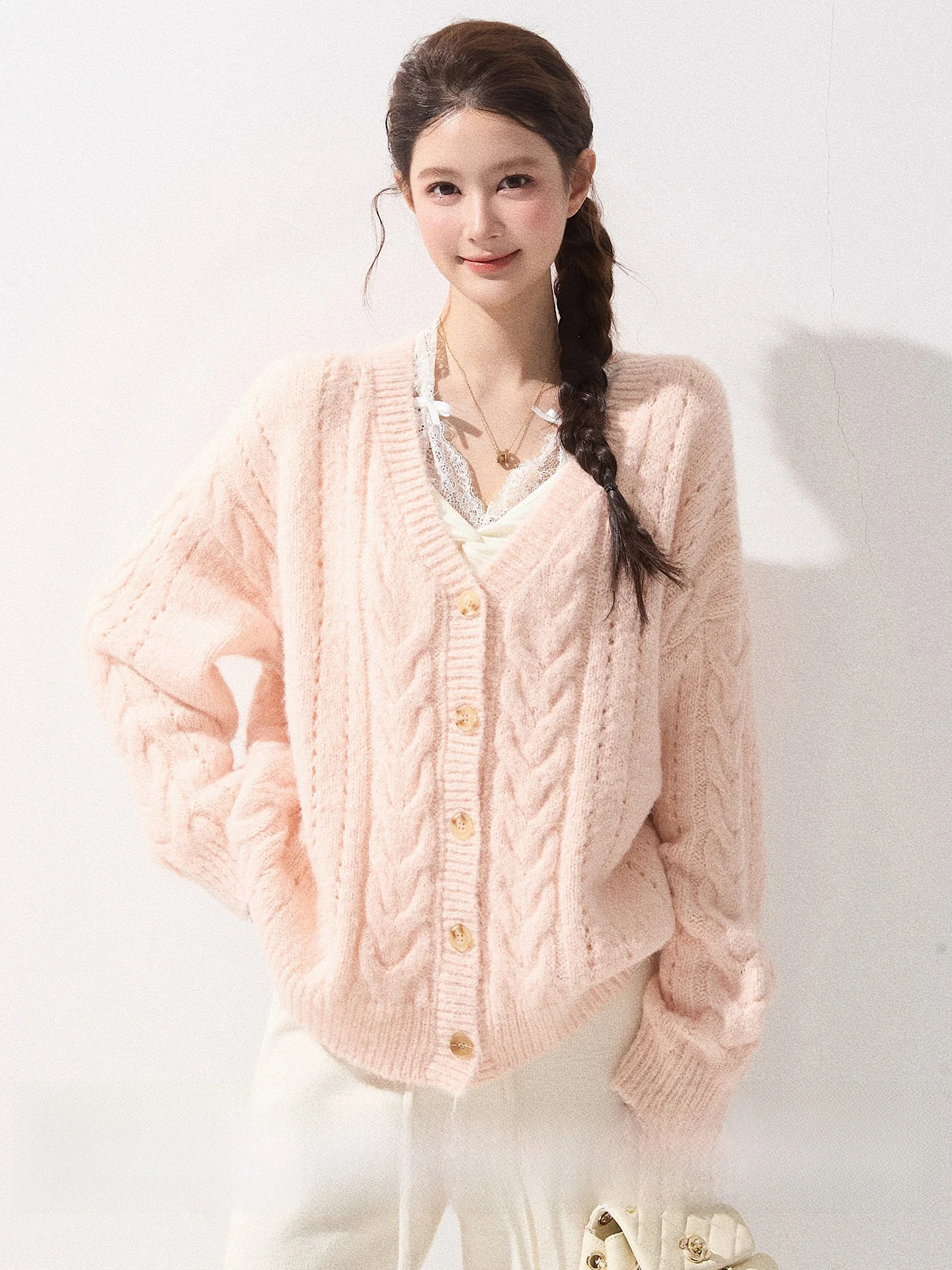 Розовый витой свитер с v-образным вырезом, женский осенне-зимний свободный милый вязаный верхний кардиган, мягкий повседневный модный свитер
Розовый витой свитер с v-образным вырезом, женский осенне-зимний свободный милый вязаный верхний кардиган, мягкий повседневный модный свитер