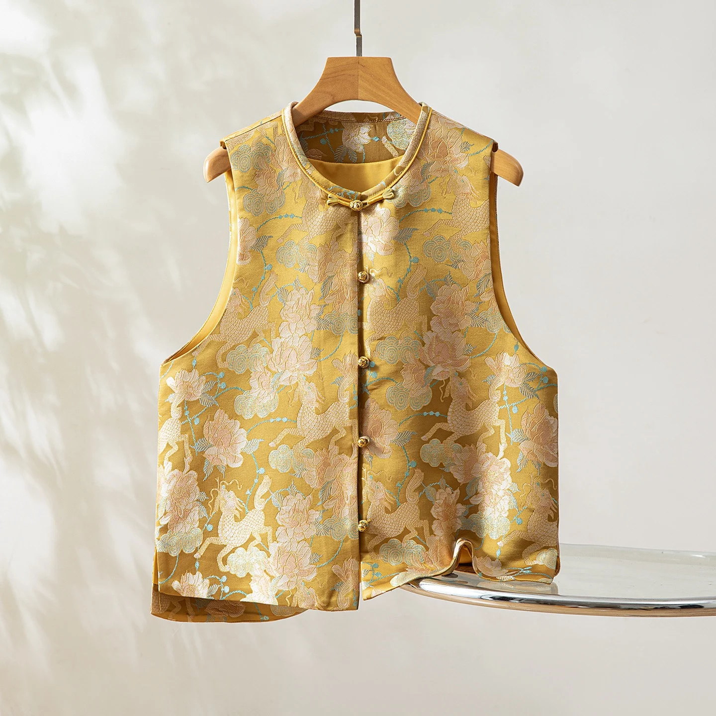 Silk Le Tianfu Women's round Ne Vest Traditional Chinese Sle Outerwear Jiu Single Button Closure
Silk Le Tianfu Women's round Ne Vest Traditional Chinese Sle Outerwear Jiu Single Button Closure