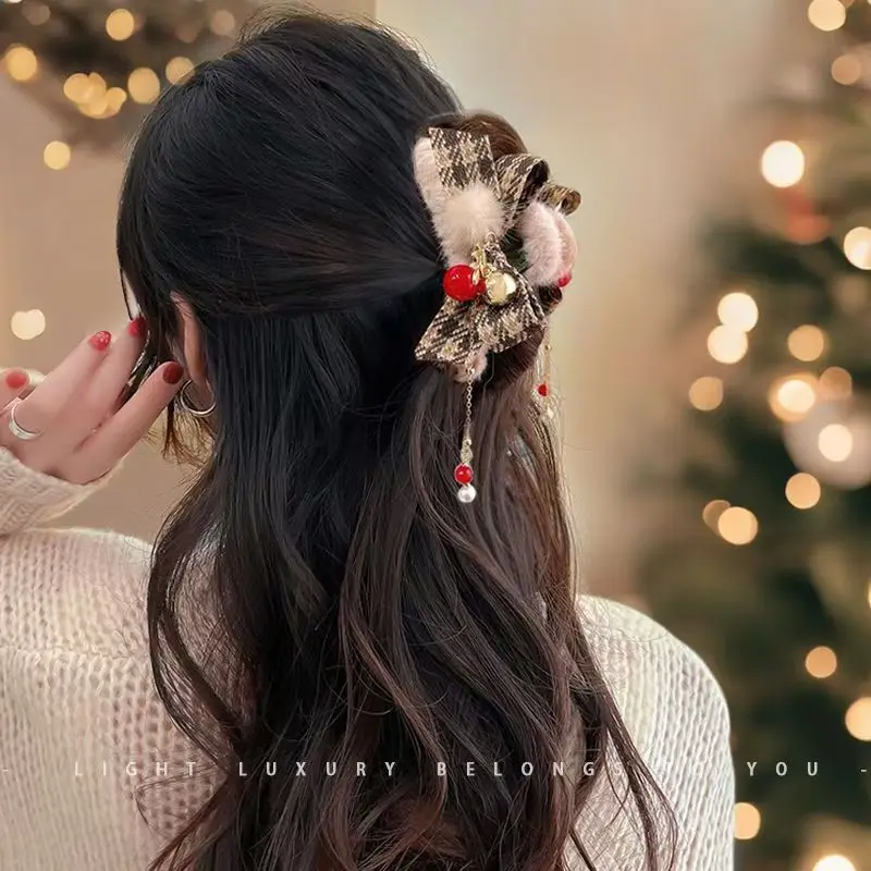 Fashion Fall Winter Hot Style Hair Grab Clip for Women Pom Pom Shark Clip Lightweight Portable Cute
Fashion Fall Winter Hot Style Hair Grab Clip for Women Pom Pom Shark Clip Lightweight Portable Cute