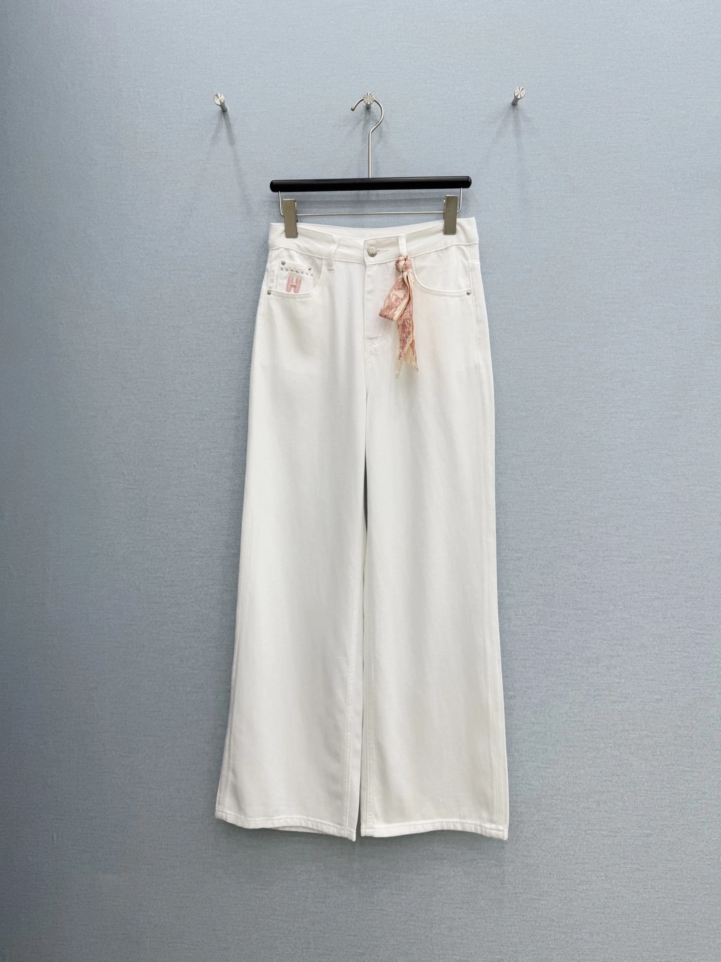 Original Quality South Oil Spring Summer New Embroidered Scarf Decorated High Waist Straight Leg Jeans Machine Embroidery Den...
Original Quality South Oil Spring Summer New Embroidered Scarf Decorated High Waist Straight Leg Jeans Machine Embroidery Den...