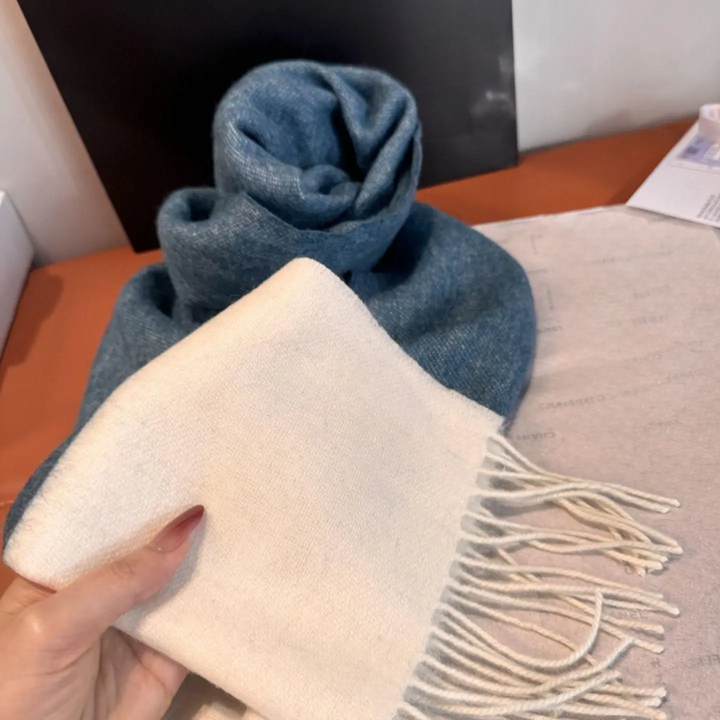 Thickened Cashmere like Scarf Women's Fashionable Winter Autumn New Style Pure Color Tassel Shawl Versatile Stylish Couple's
Thickened Cashmere like Scarf Women's Fashionable Winter Autumn New Style Pure Color Tassel Shawl Versatile Stylish Couple's