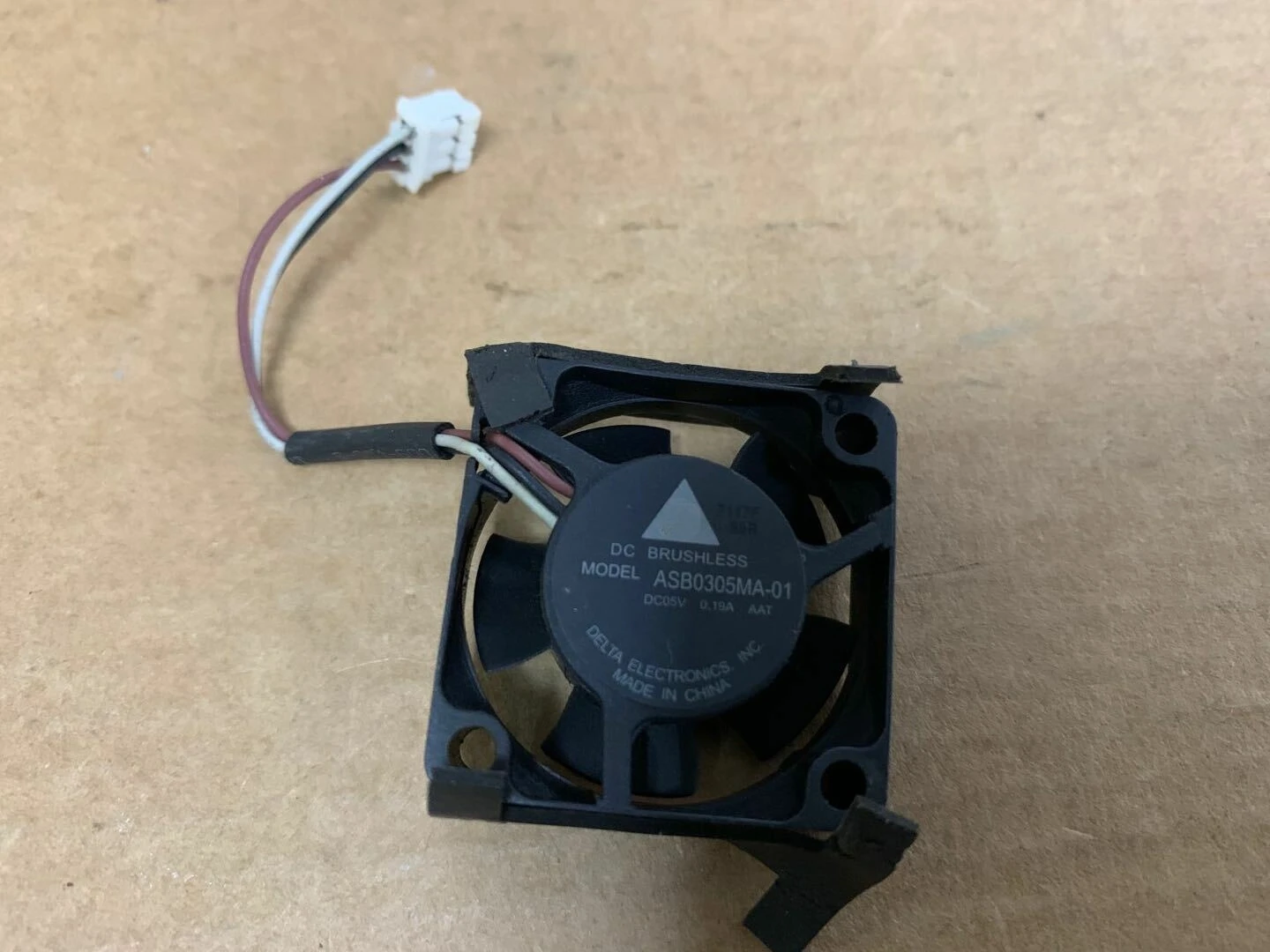 Для 1 шт. DELTA ASB0305MA-01 3010 3 см DC 5 В 0,19 А 3-контактный охлаждающий вентилятор
Для 1 шт. DELTA ASB0305MA-01 3010 3 см DC 5 В 0,19 А 3-контактный охлаждающий вентилятор