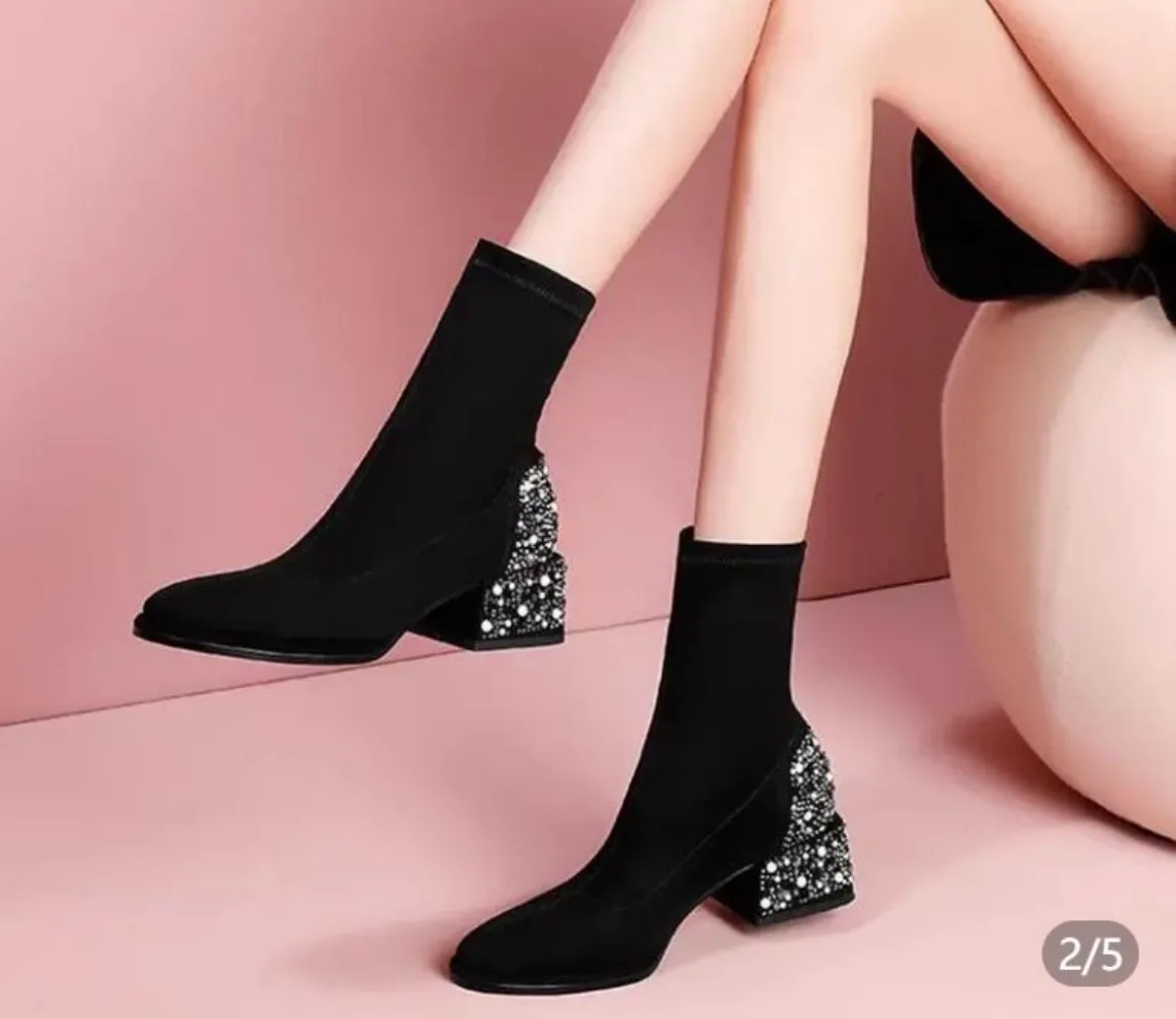 Эластичные сапоги, женские короткие сапоги, острый высокий каблук, новинка 202, осенние носки на толстом каблуке со стразами, женские сапоги средней длины
Эластичные сапоги, женские короткие сапоги, острый высокий каблук, новинка 202, осенние носки на толстом каблуке со стразами, женские сапоги средней длины