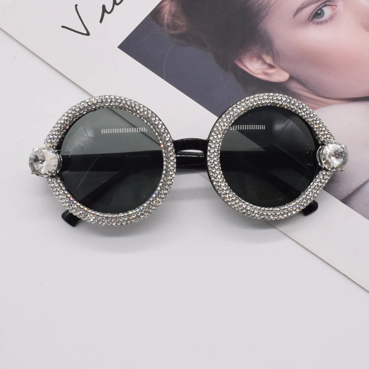 ins retro round diamond-encrusted sunglasses women's polarized sunglasses round frame personalized flash diamond eyeglasses
ins retro round diamond-encrusted sunglasses women's polarized sunglasses round frame personalized flash diamond eyeglasses