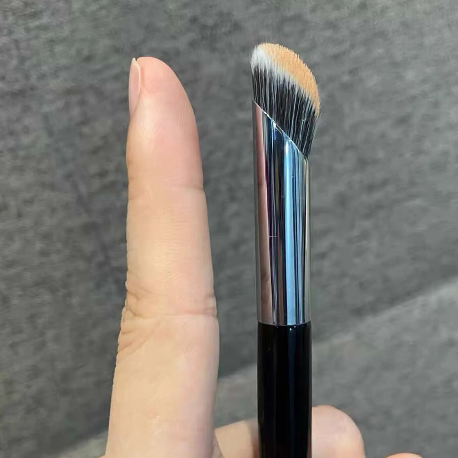 Многофункциональный консилер Brush, профессиональная кисть для растушевки теней, товары для макияжа
Многофункциональный консилер Brush, профессиональная кисть для растушевки теней, товары для макияжа