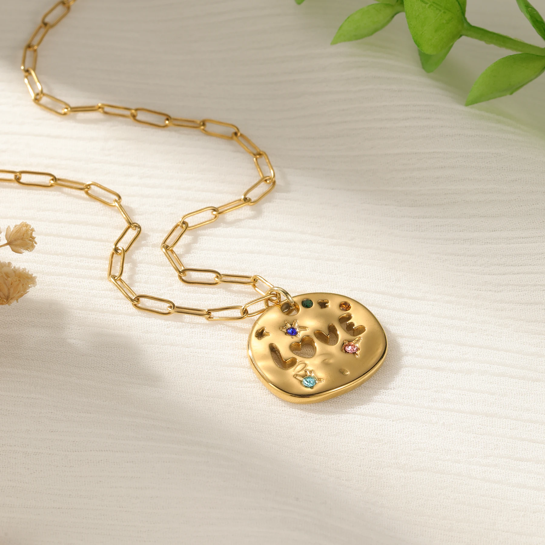 Irregular Round Pendant LOVE Star with Diamond Tarot Card Necklace 18K Gold Plated Stainless Steel Mystical Divination Jewelry
Irregular Round Pendant LOVE Star with Diamond Tarot Card Necklace 18K Gold Plated Stainless Steel Mystical Divination Jewelry