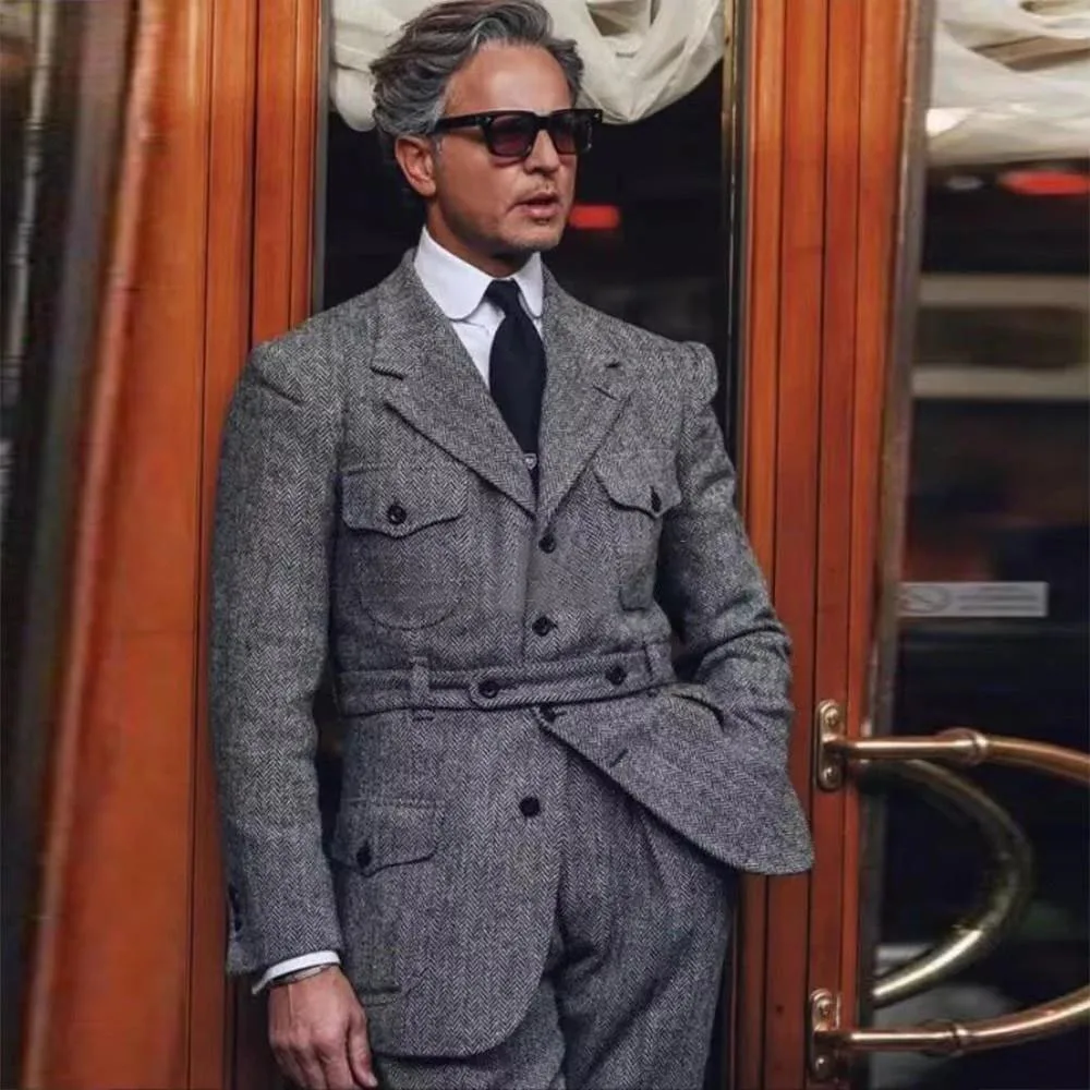 Herringbone Safari Style Suits Men Single Breasted Prom Blazers Tweed Woolen Blend Coat Pants 2 Pcs Formal Groom Wedding Tuxedos
Herringbone Safari Style Suits Men Single Breasted Prom Blazers Tweed Woolen Blend Coat Pants 2 Pcs Formal Groom Wedding Tuxedos