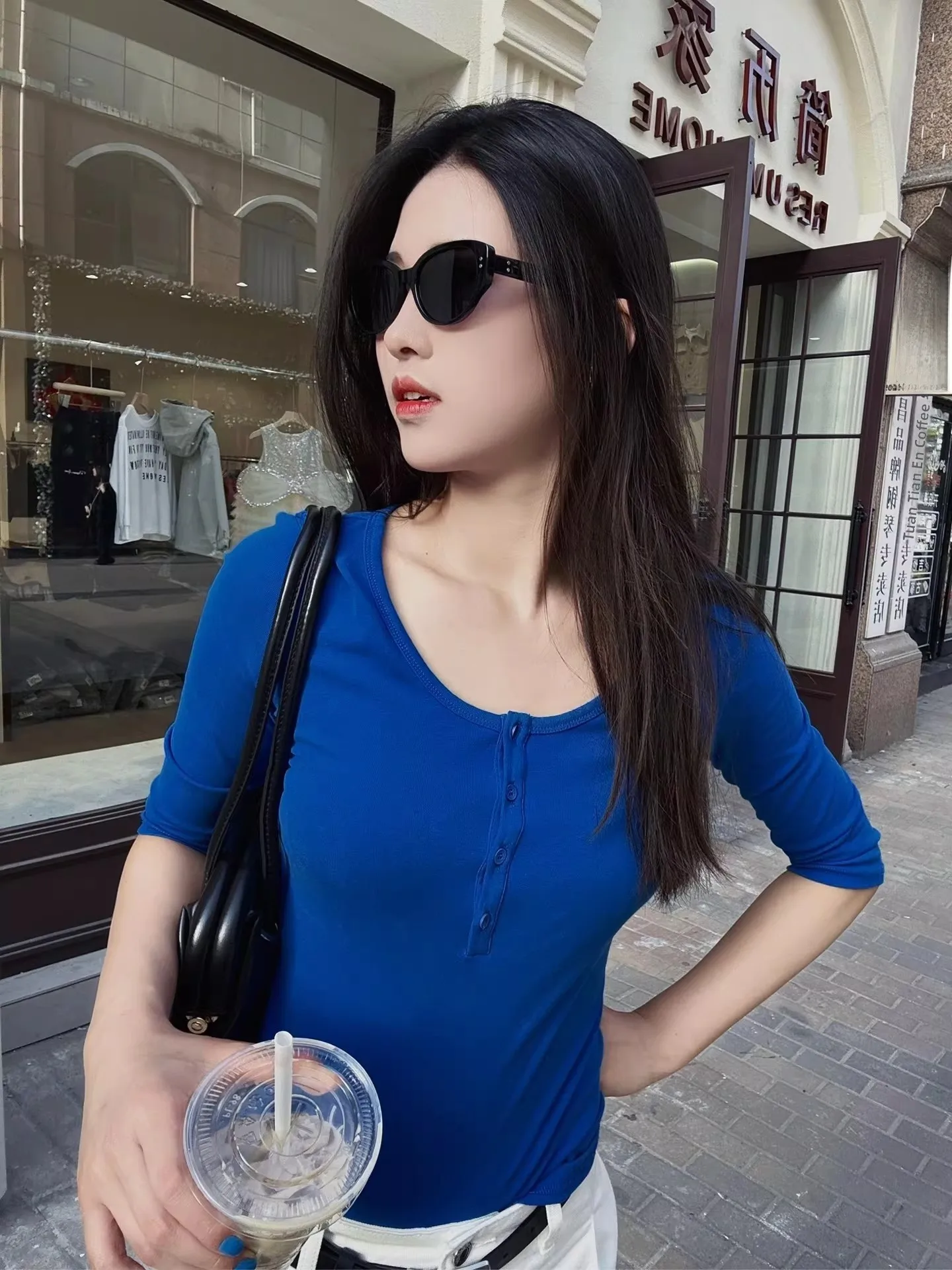 EXJR Li Landi Summer Women's Close-Fitting T-Shirt Five-Quarter Sleeve U-Neck Design Casual Style Short Sleeve Regular Length
EXJR Li Landi Summer Women's Close-Fitting T-Shirt Five-Quarter Sleeve U-Neck Design Casual Style Short Sleeve Regular Length
