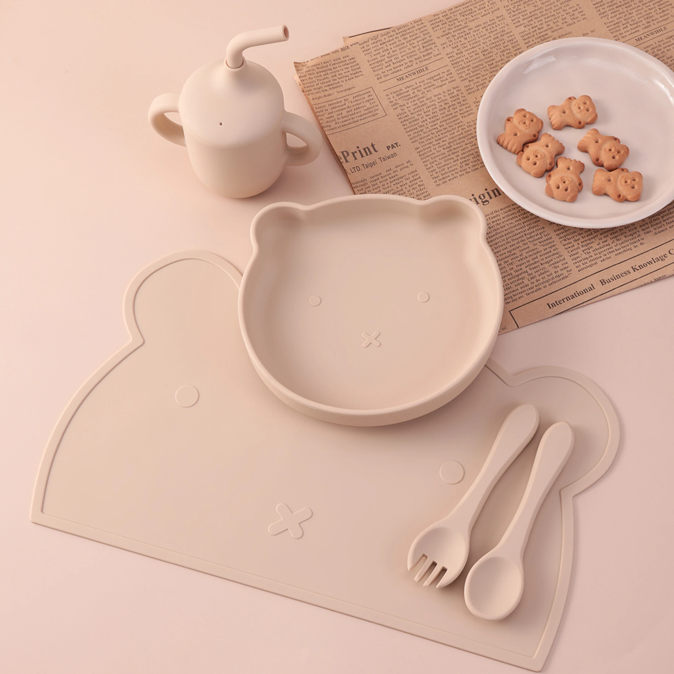 5PCS Silicone Feeding Set For Babies Cartoon Bear Meal Plate Feeding Bowl Spoon Fork Cup Learning Tableware Toddler Essentials
5PCS Silicone Feeding Set For Babies Cartoon Bear Meal Plate Feeding Bowl Spoon Fork Cup Learning Tableware Toddler Essentials