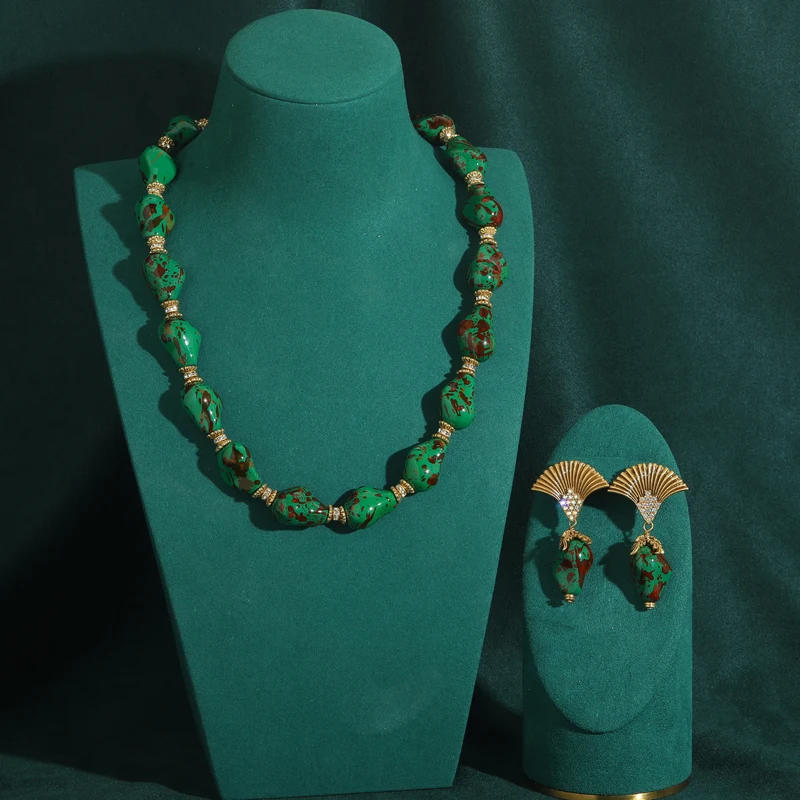 Vintage Baroque Green Stone Jewelry Set Malachite Necklace Earrings Rhinestone For Women Antique Gold Plated Luxury Designers
Vintage Baroque Green Stone Jewelry Set Malachite Necklace Earrings Rhinestone For Women Antique Gold Plated Luxury Designers