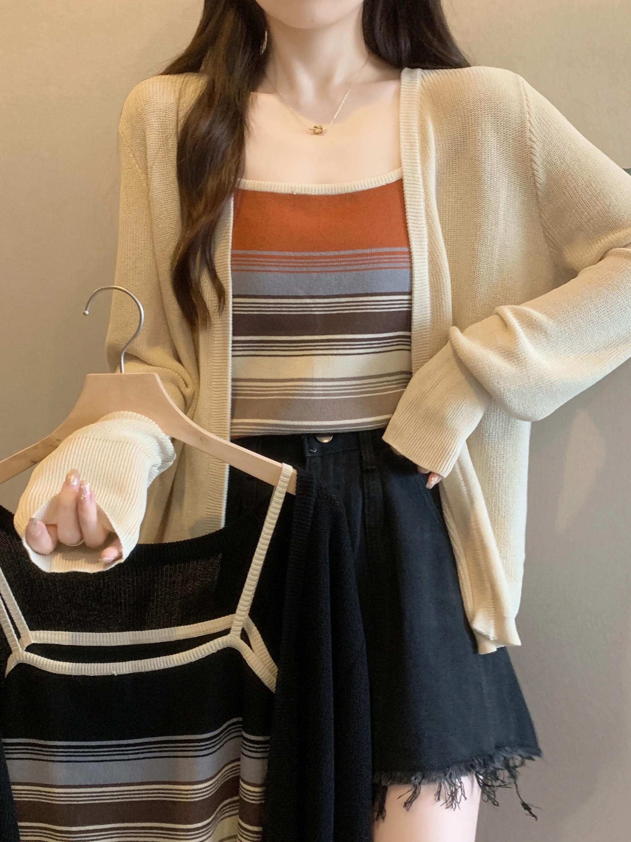 plus Size Fashionable Knitted Vest Top Women's Spring Summer Sun Protection Open Cardigan Set Slim Fit Color Block Design
plus Size Fashionable Knitted Vest Top Women's Spring Summer Sun Protection Open Cardigan Set Slim Fit Color Block Design