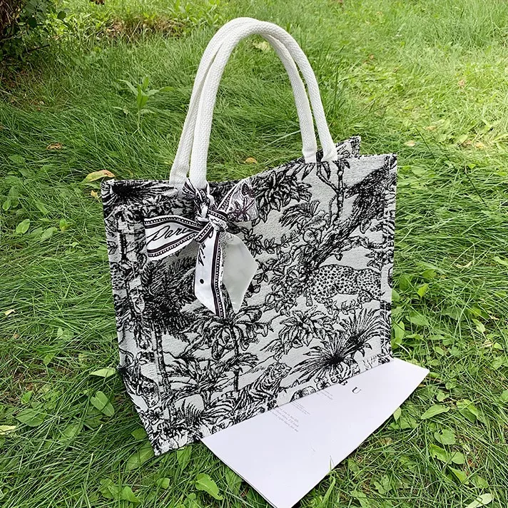 Trendy Pearl Canvas Tote Bag Women's Summer 2024 Handbag Fashionable Crossbody Bag American Retro Style Daily Use
Trendy Pearl Canvas Tote Bag Women's Summer 2024 Handbag Fashionable Crossbody Bag American Retro Style Daily Use
