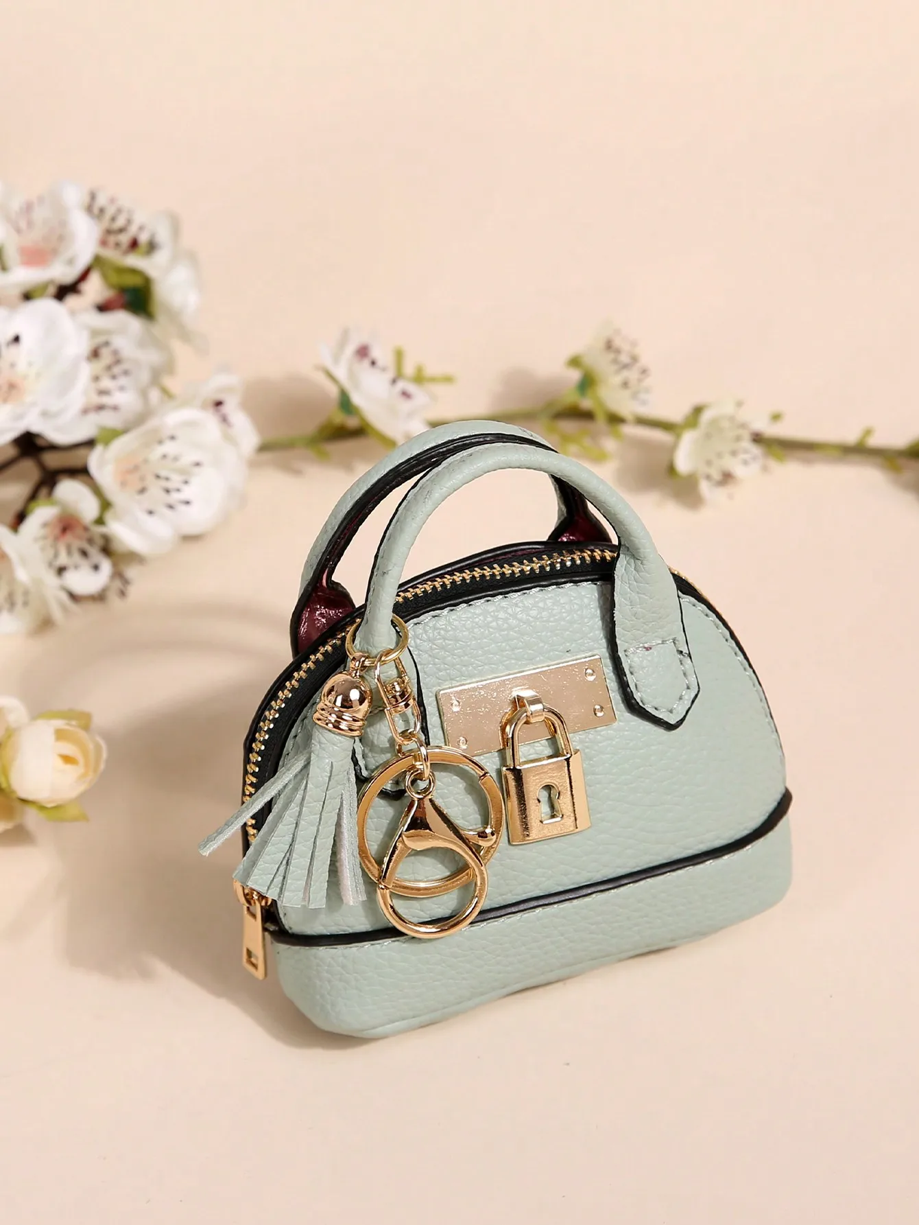 1pc New Coin Purse For Women, Creative Keychain Pouch, Korean Mini Cute Half Round Wallet, Fashionable And Versatile Minimalistic Luxury Style Handbag For Car Keys
1pc New Coin Purse For Women, Creative Keychain Pouch, Korean Mini Cute Half Round Wallet, Fashionable And Versatile Minimalistic Luxury Style Handbag For Car Keys