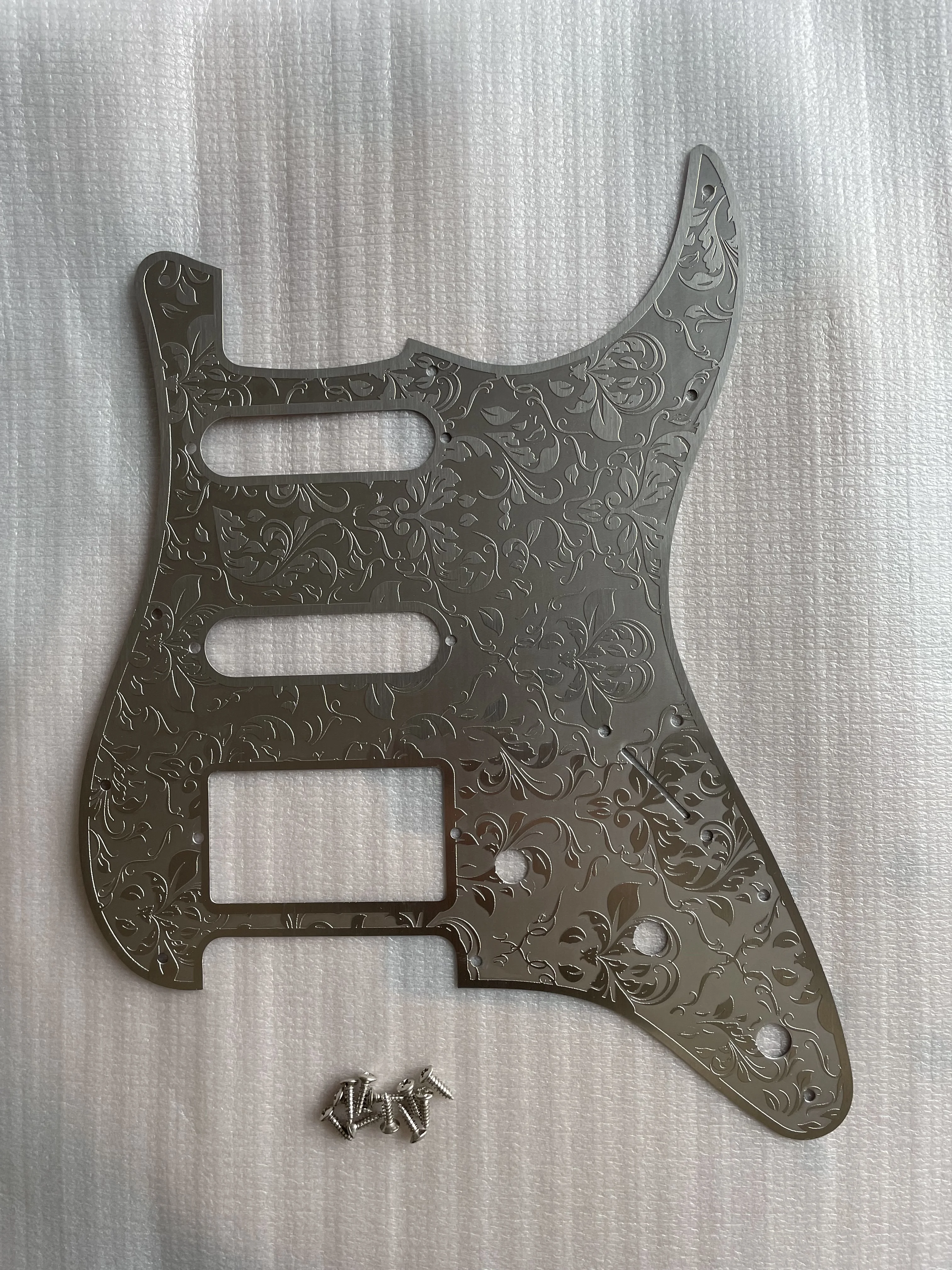 11 Holes Stainless Steel Carving Electric Guitar Pickguard Scratch Plate SSH ST Pickguard Fits For Strato Accessories
11 Holes Stainless Steel Carving Electric Guitar Pickguard Scratch Plate SSH ST Pickguard Fits For Strato Accessories