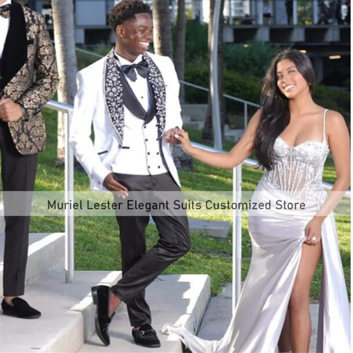 Luxury Beaded Stones Wedding Suits For Men Slim FIt Single Breasted Prom Blazers Customized 3 Pieces Groom Banquet Party Tuxedos
Luxury Beaded Stones Wedding Suits For Men Slim FIt Single Breasted Prom Blazers Customized 3 Pieces Groom Banquet Party Tuxedos
