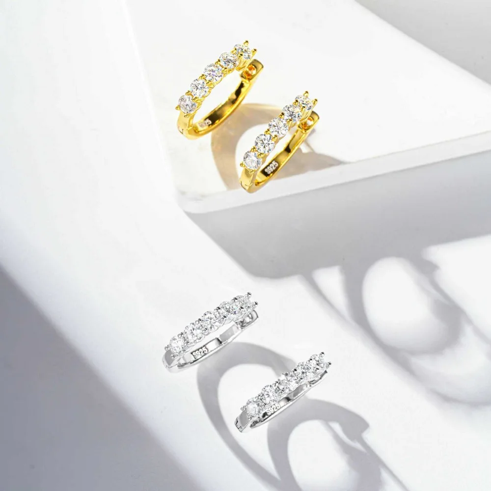 PT950 platinum gold stud earrings for women in D color moissanite, full diamond four-prong earrings
PT950 platinum gold stud earrings for women in D color moissanite, full diamond four-prong earrings