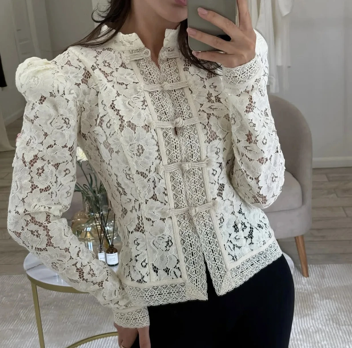 Retro Solid Hollow Lace Shirt Women Chic O Neck Long Sleeve Slim Knit Top Summer Fashion New Street Floral Blouses
Retro Solid Hollow Lace Shirt Women Chic O Neck Long Sleeve Slim Knit Top Summer Fashion New Street Floral Blouses