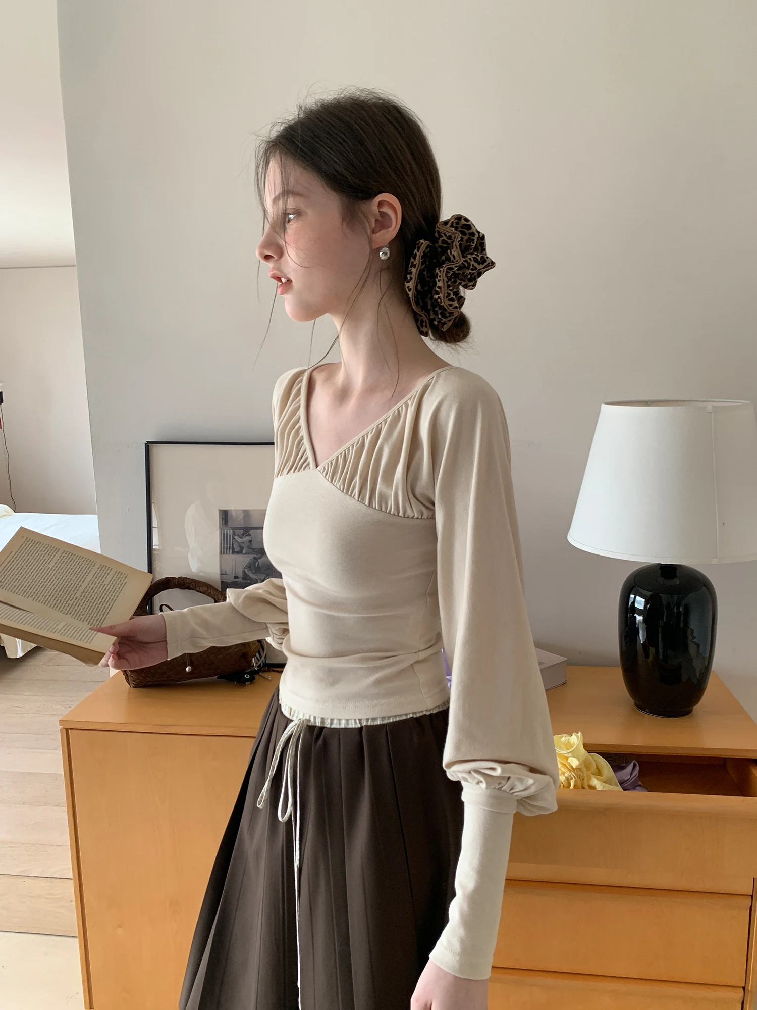 Женская приталенная блузка EGGKA Gentle Wind с V-образным вырезом и плиссировкой, длинный рукав, весенний сезон, полиэстер
Женская приталенная блузка EGGKA Gentle Wind с V-образным вырезом и плиссировкой, длинный рукав, весенний сезон, полиэстер