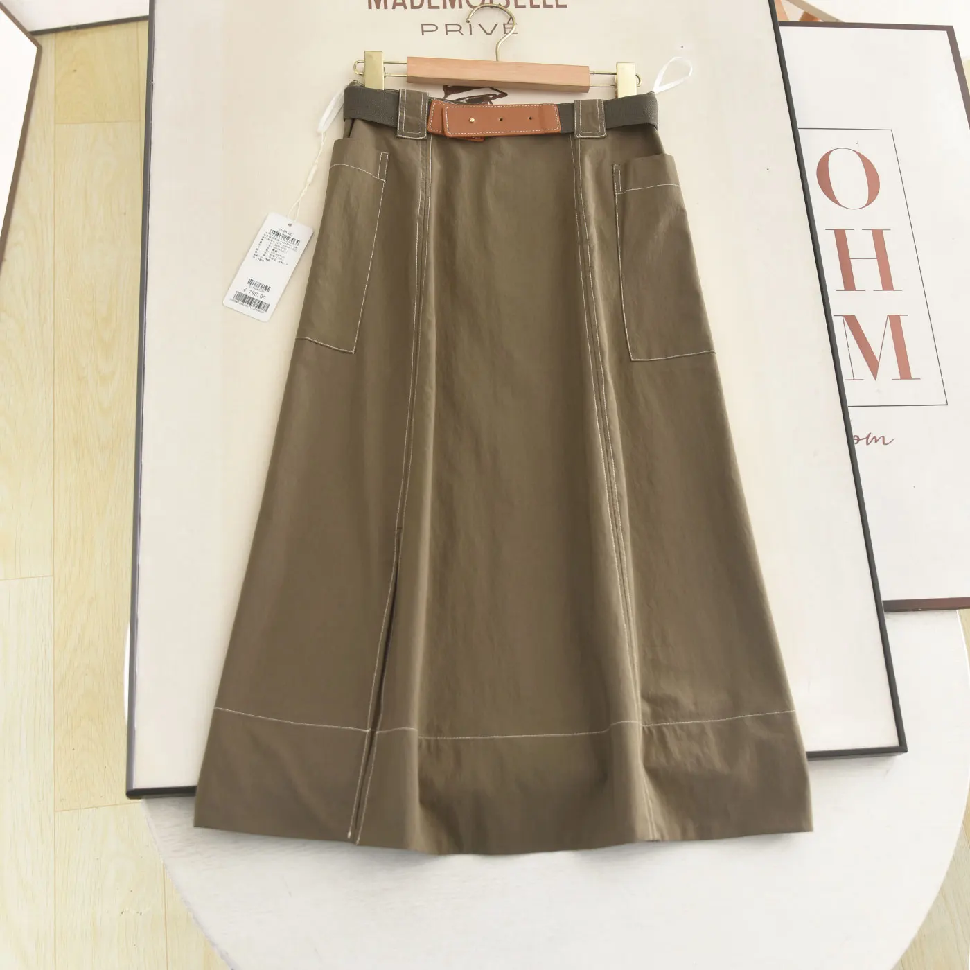 High Waist A-Line Skirt with Large Pockets And Slits for Women Summer 2026 Fashionable Elegant Belted Midi Skirt
High Waist A-Line Skirt with Large Pockets And Slits for Women Summer 2026 Fashionable Elegant Belted Midi Skirt