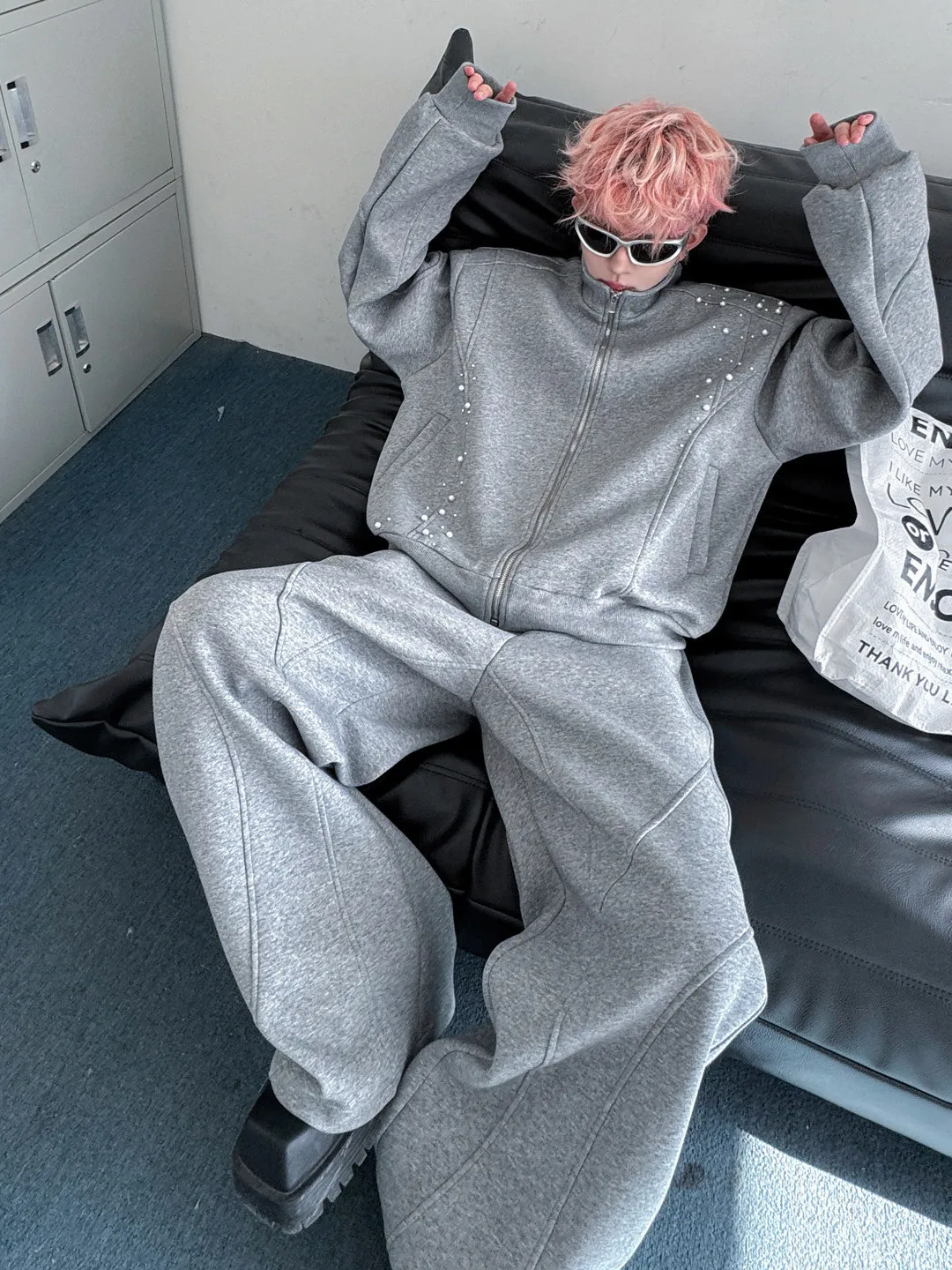 Комплект из свитера и брюк Tangz Studio Spring Casual для мужчин, с жемчужным дизайном, длинный свитшот и длинные брюки, комплект из двух предметов
Комплект из свитера и брюк Tangz Studio Spring Casual для мужчин, с жемчужным дизайном, длинный свитшот и длинные брюки, комплект из двух предметов