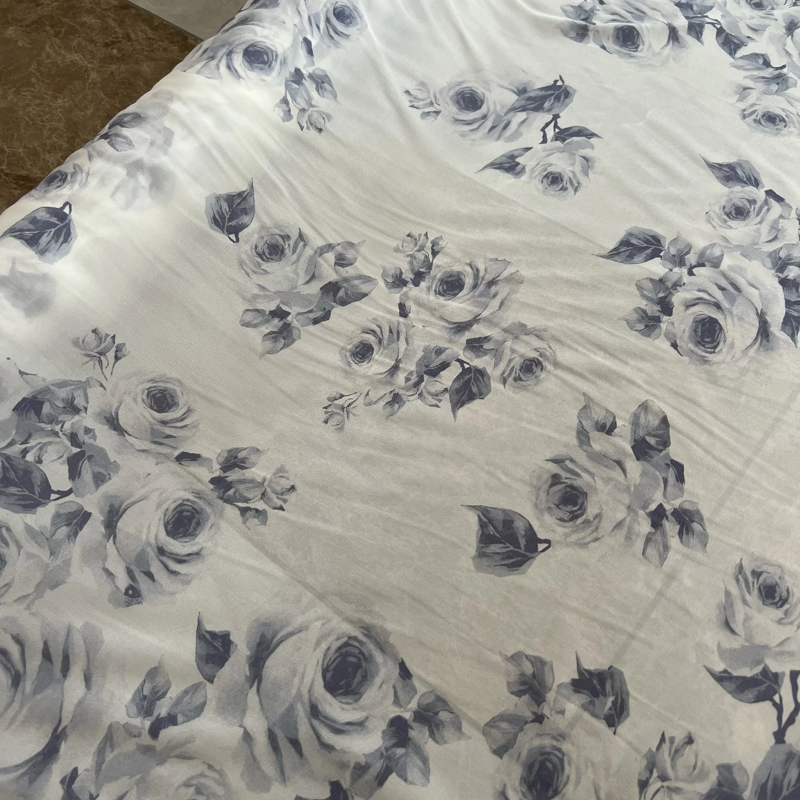 1 meter 100% Mulberry Silk 15 momme Crepe Silk Fabric Gray Rose Floral Printed 138cm 54" wide by the yard XX270
1 meter 100% Mulberry Silk 15 momme Crepe Silk Fabric Gray Rose Floral Printed 138cm 54" wide by the yard XX270