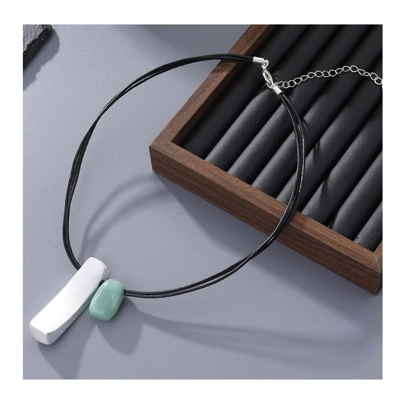 New Niche Design Imitation Ceramic Turquoise Pendant Necklace Light Luxury Simple Women's Short Necklace
New Niche Design Imitation Ceramic Turquoise Pendant Necklace Light Luxury Simple Women's Short Necklace