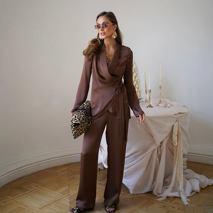 Hiloc Brown Deep V-Neck Lace-Up Full Opening Long Sleeve Tops Suits Elegant Pockets Floor-Length Pants Outfit Woman Pajamas Sets
Hiloc Brown Deep V-Neck Lace-Up Full Opening Long Sleeve Tops Suits Elegant Pockets Floor-Length Pants Outfit Woman Pajamas Sets