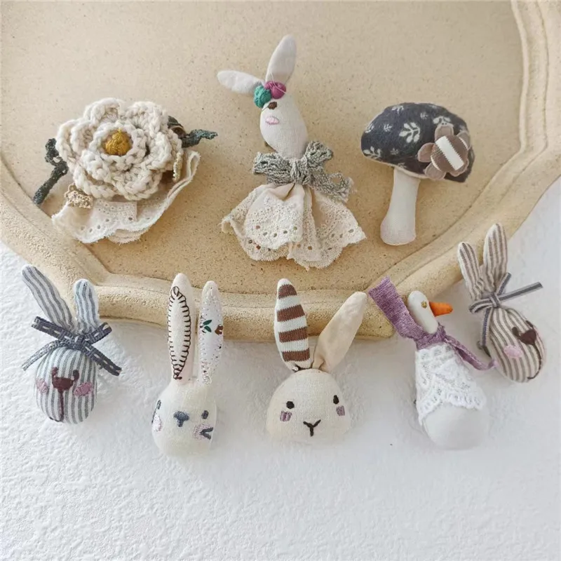 Брошь ручной работы с вышивкой: кролик, цветок, гусь, гриб в лесном стиле. Шерстяная брошь с хлопково-льняными элементами для женских свитеров и пальто.
Брошь ручной работы с вышивкой: кролик, цветок, гусь, гриб в лесном стиле. Шерстяная брошь с хлопково-льняными элементами для женских свитеров и пальто.