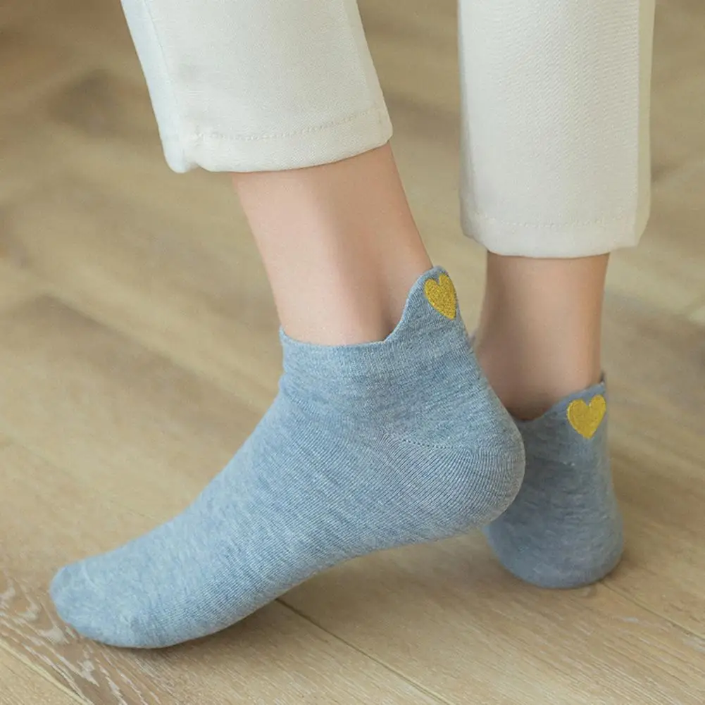1 Pair Women Socks Heart Embroidery Low-cut No Odor Solid Color High Elasticity Anti-slip Sweat-absorption Anti-shrink Sports So
1 Pair Women Socks Heart Embroidery Low-cut No Odor Solid Color High Elasticity Anti-slip Sweat-absorption Anti-shrink Sports So