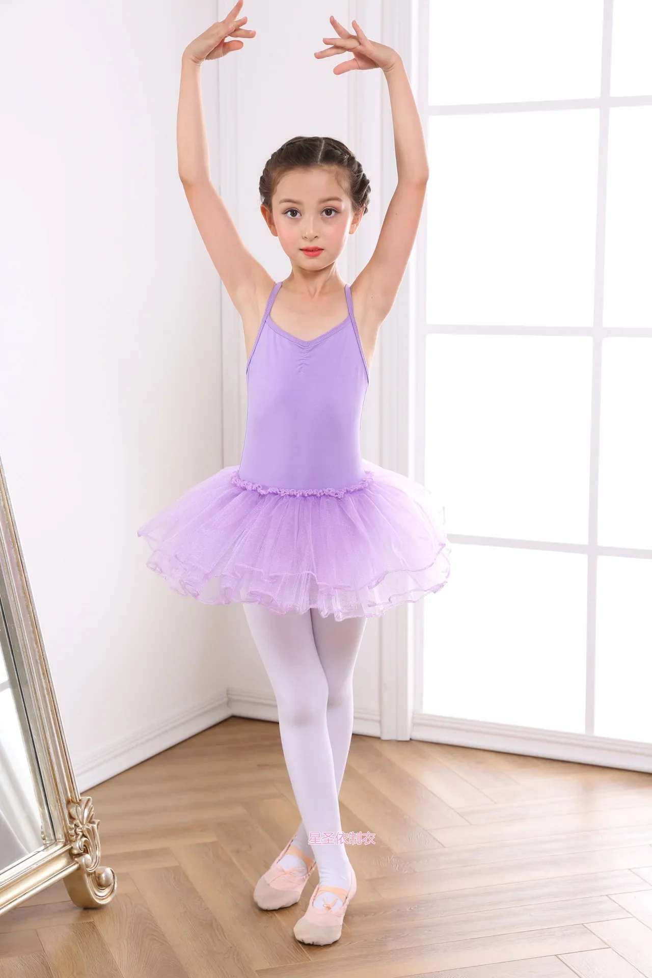 Girls' performance costumes, children's suspender dance costumes, Latin dance practice costumes, girls' Latin dance dresses, gau
Girls' performance costumes, children's suspender dance costumes, Latin dance practice costumes, girls' Latin dance dresses, gau