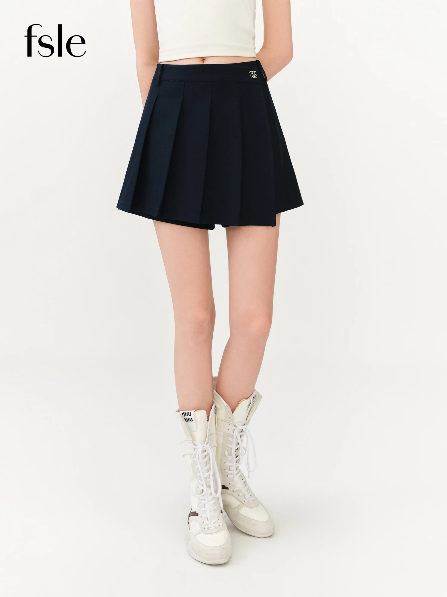 FSLE Retro Preppy Style Navy Blue Pleated Skirt Shorts Women Summer 2026 New Style High-waisted A-line Mini Skirt
FSLE Retro Preppy Style Navy Blue Pleated Skirt Shorts Women Summer 2026 New Style High-waisted A-line Mini Skirt