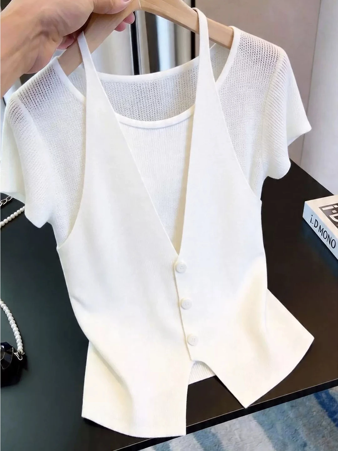 Summer New White V-Neck Knitted Top Women's Slim Fit Short Sleeve Fake Two-Piece Hanging Neck T-Shirt Simple Versatile Body S...
Summer New White V-Neck Knitted Top Women's Slim Fit Short Sleeve Fake Two-Piece Hanging Neck T-Shirt Simple Versatile Body S...